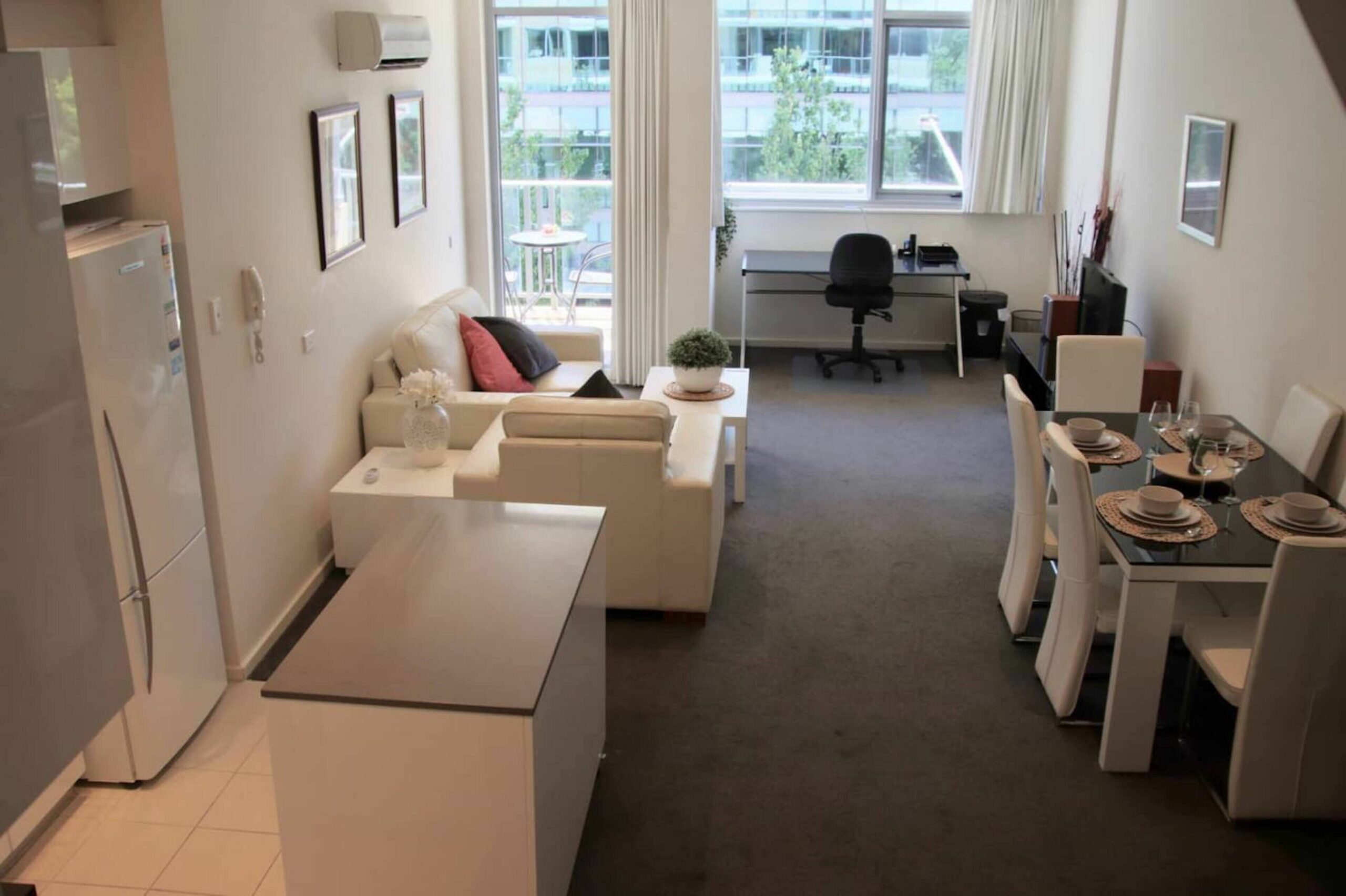 Stylish Mod Apt Near CBD Free Parking