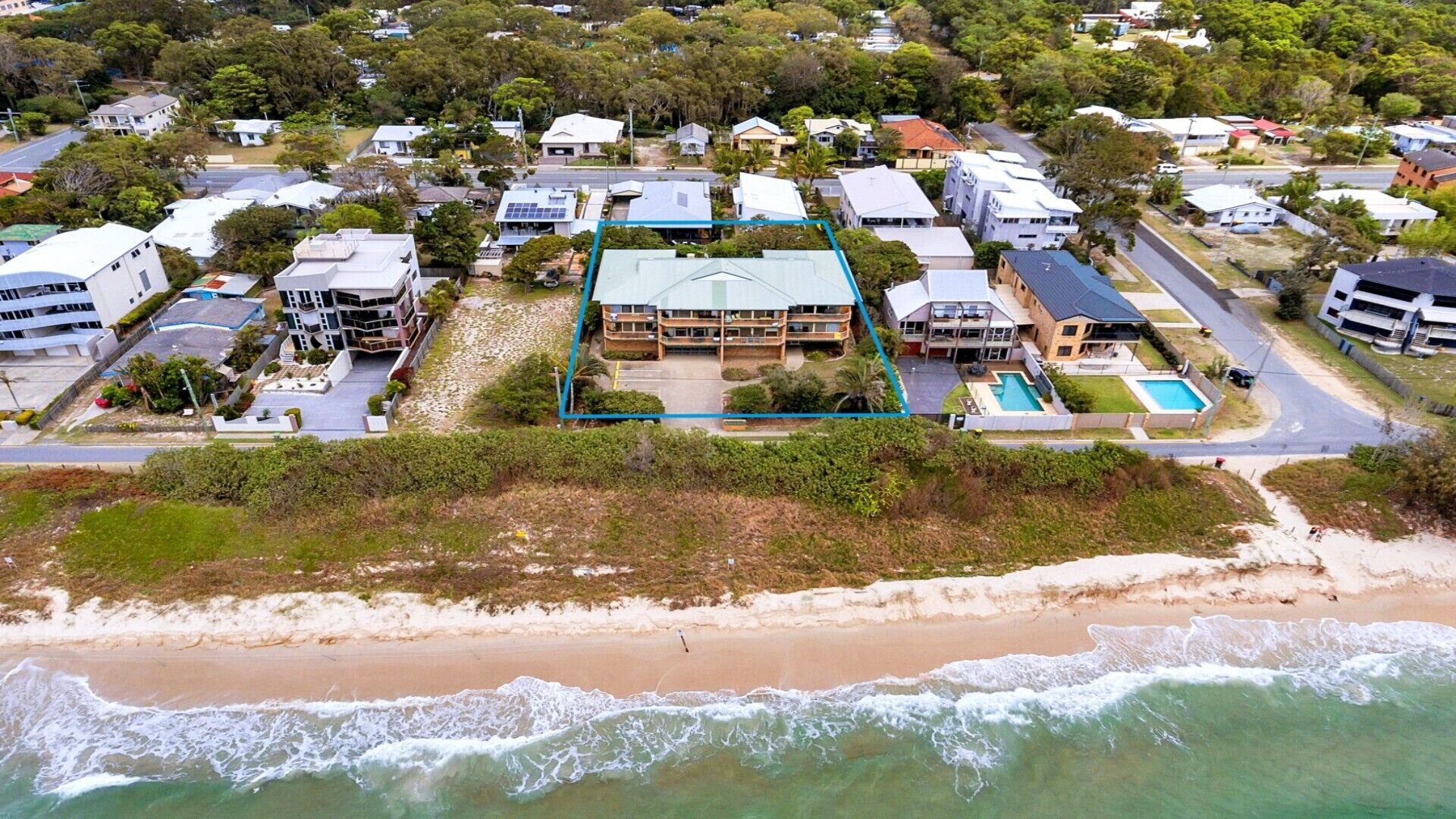 TOP FLOOR BEACHFRONT APARTMENT