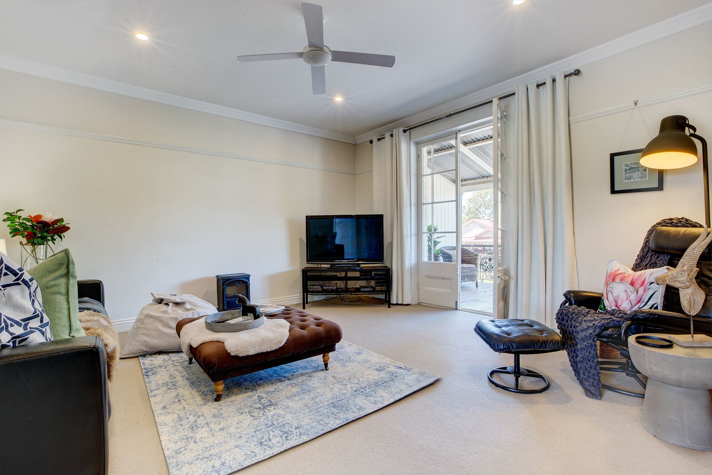 70 On Mortimer The Waratah Room is a Self Contained 1 Bedroom Unit