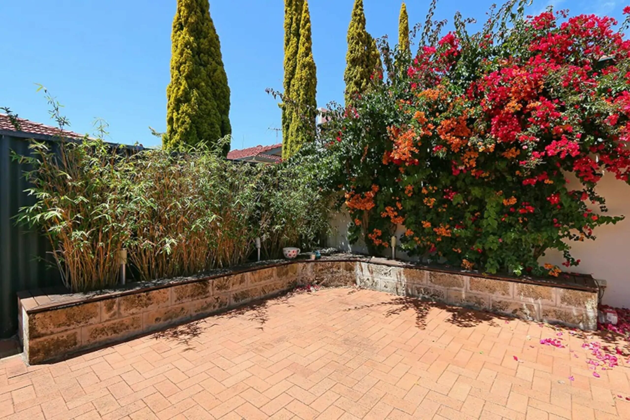 Pleasant 3 Bedroom House With Garden Close to CBD