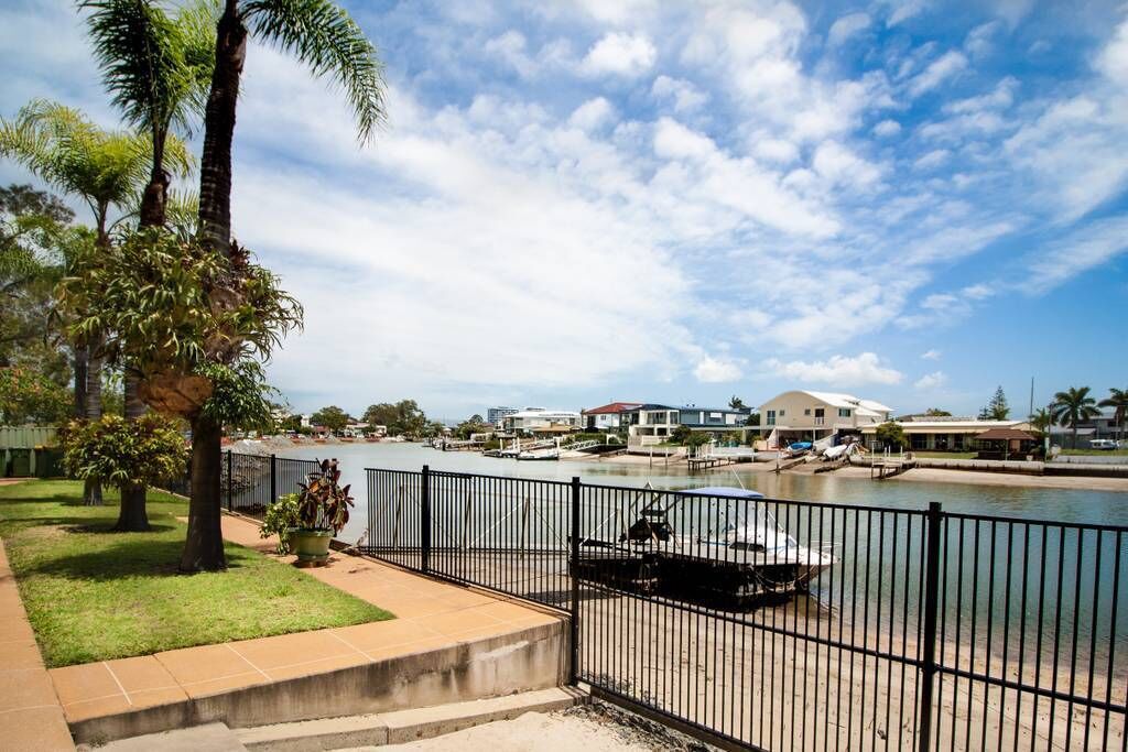 Waterfront Bliss* 5min to Harbour town 10min to Surfers paradise