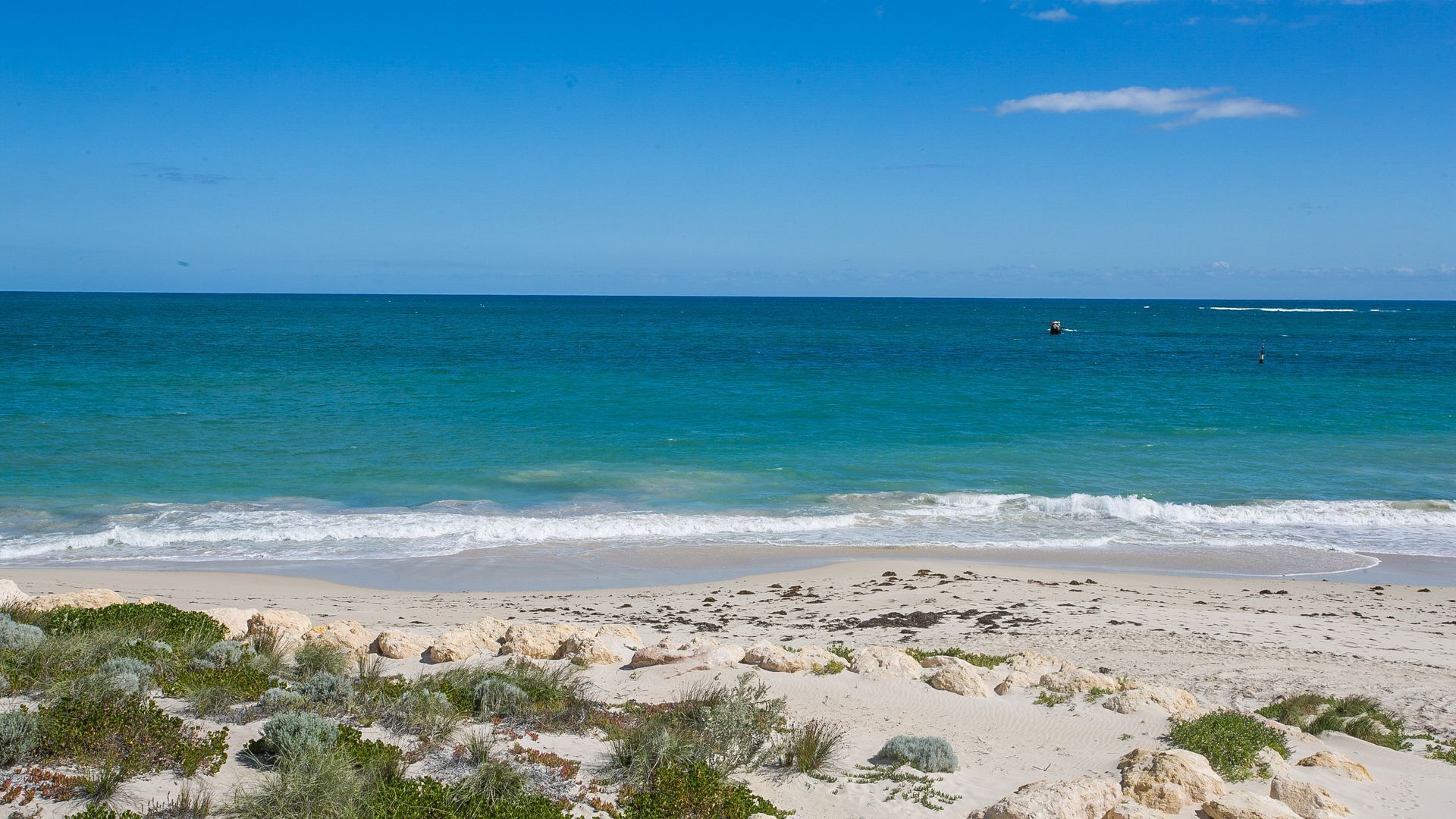 Indian Ocean Retreat Beachside Relaxation