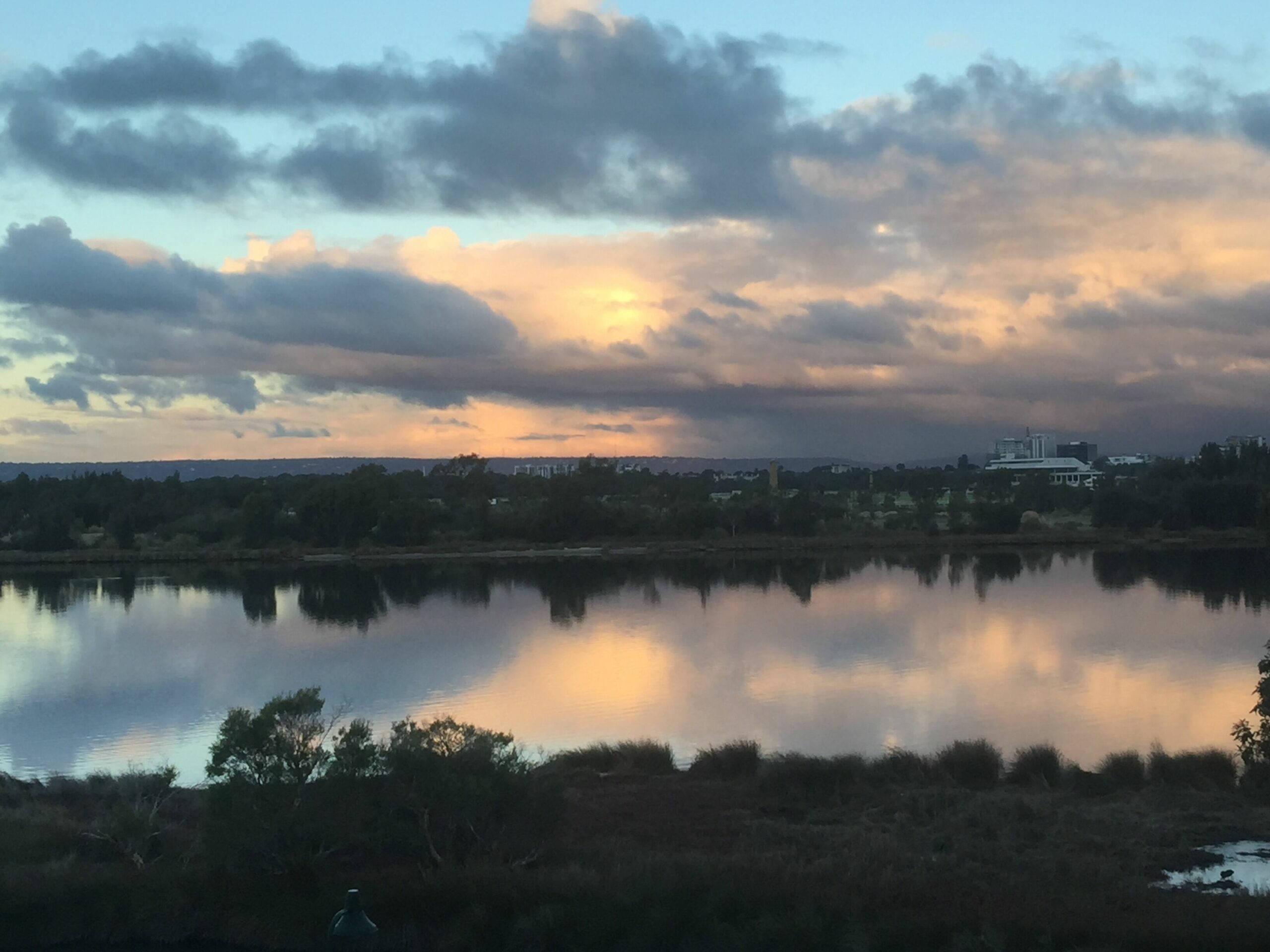 Uninterrupted Swan River Views -executive Stay Close to Optus Stadium