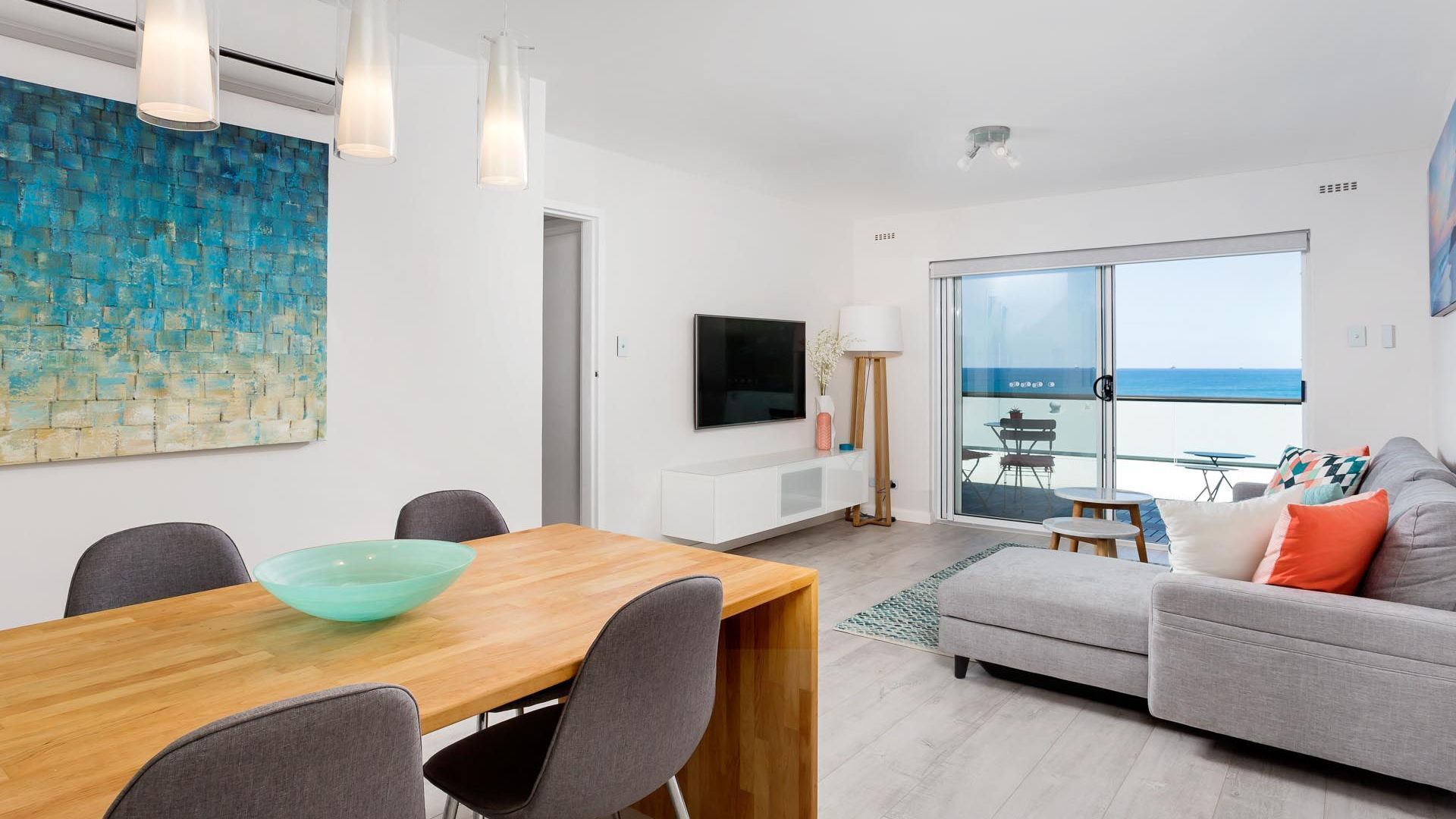 Beachside Ocean View Apartment in Cottesloe