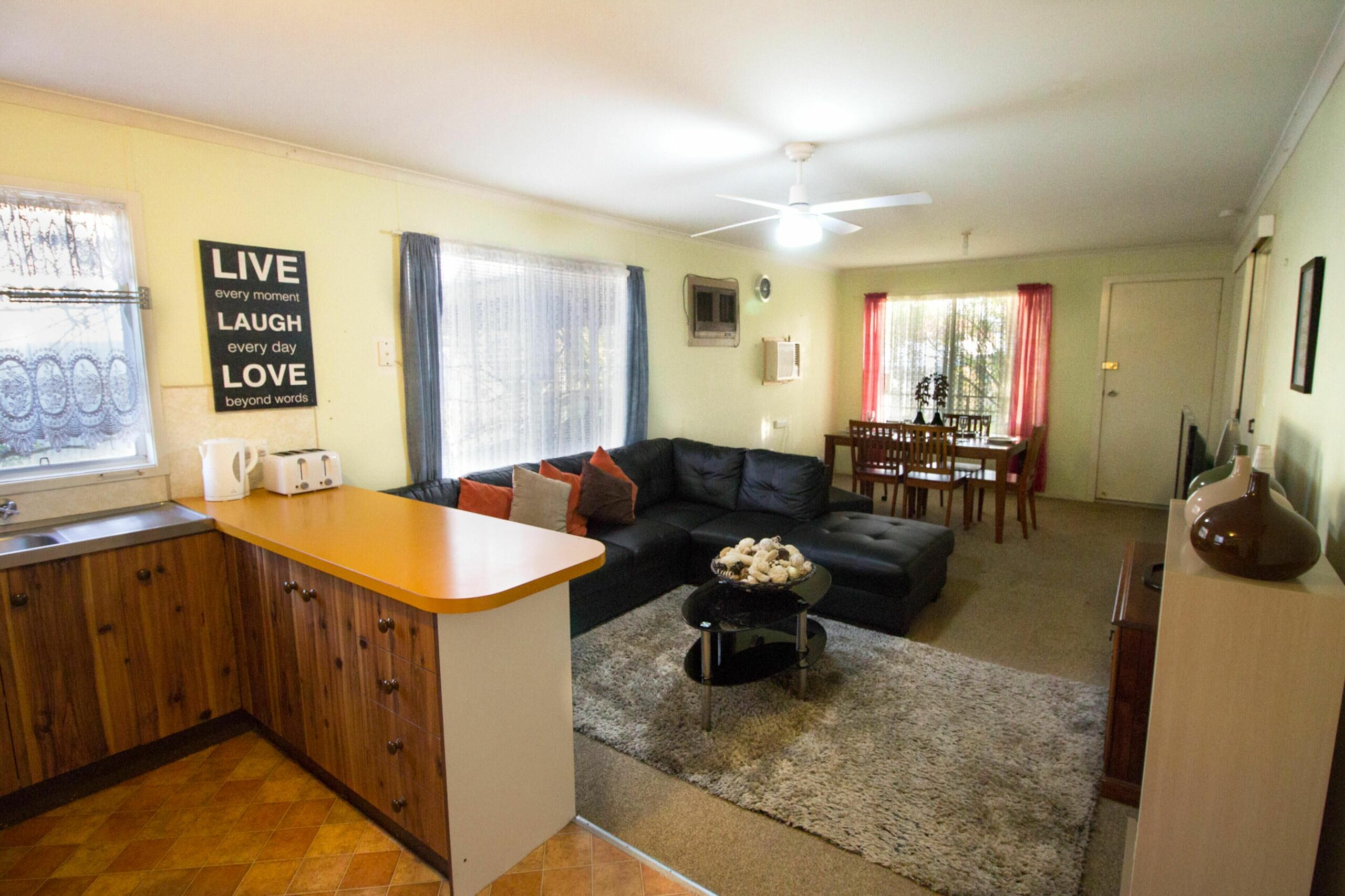 Manilla Cottage - Manilla NSW - FREE WiFi - Pet Friendly - Paragliding - Nature - Lake Keepit - Country Music