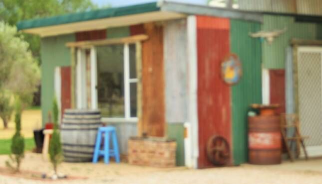 Old School Weather Shed - Rustic Queen Room