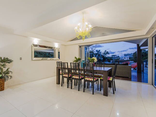 Vogue Holiday Homes - Laguna BAY @ Broadbeach