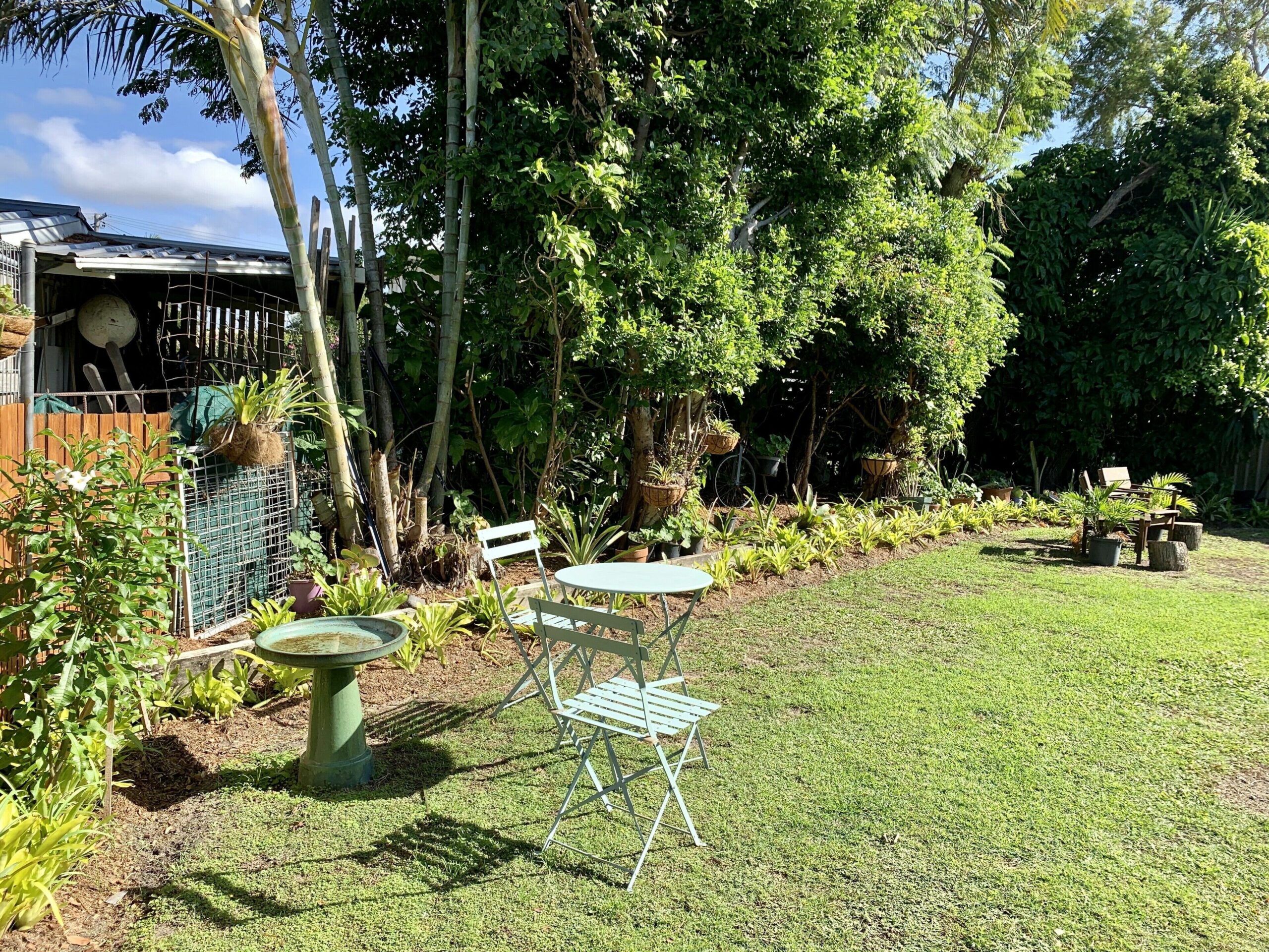 Dogs Welcome-Minutes to the Beach from our beautiful Studio- very clean