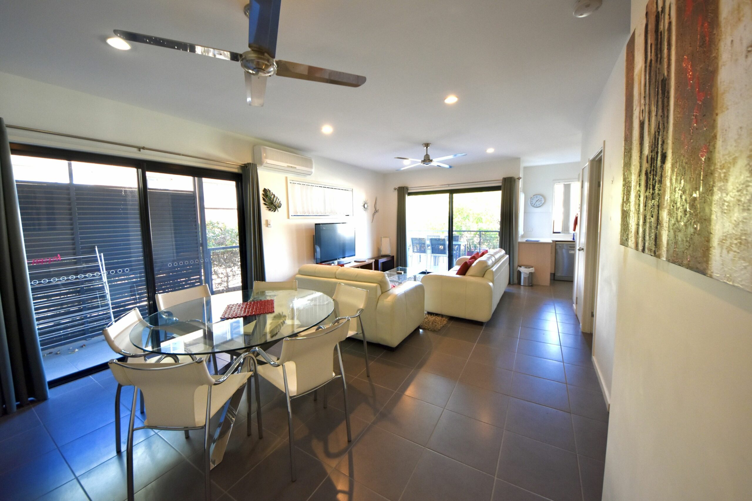 Spacious Family Apartment 30 Mins From CBD