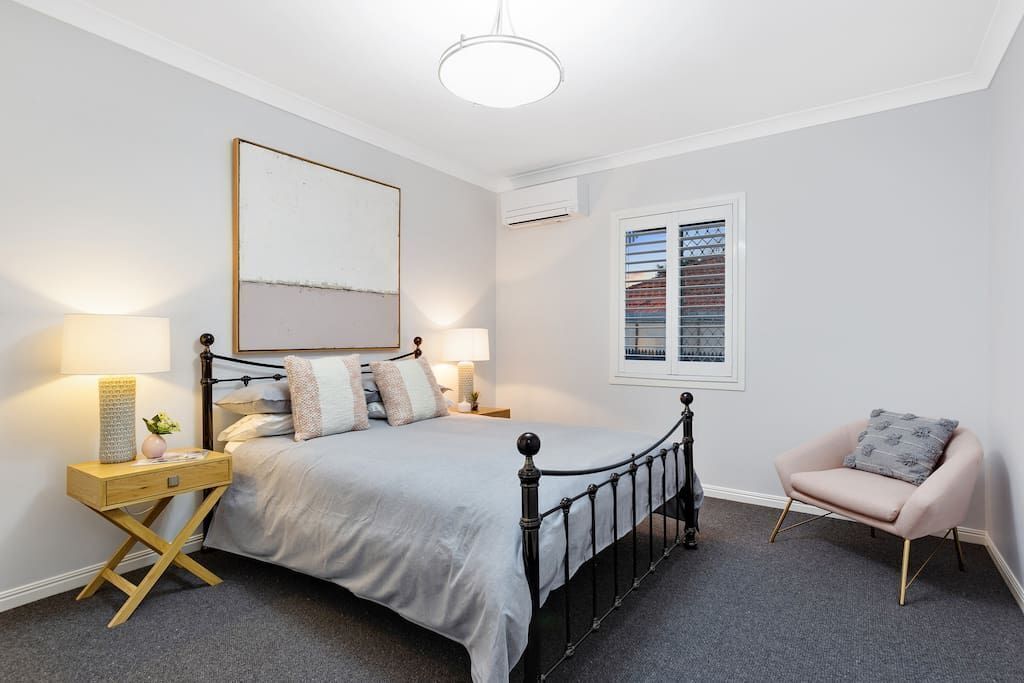 Nell's Place - Spacious Style in CBD Close to Everything