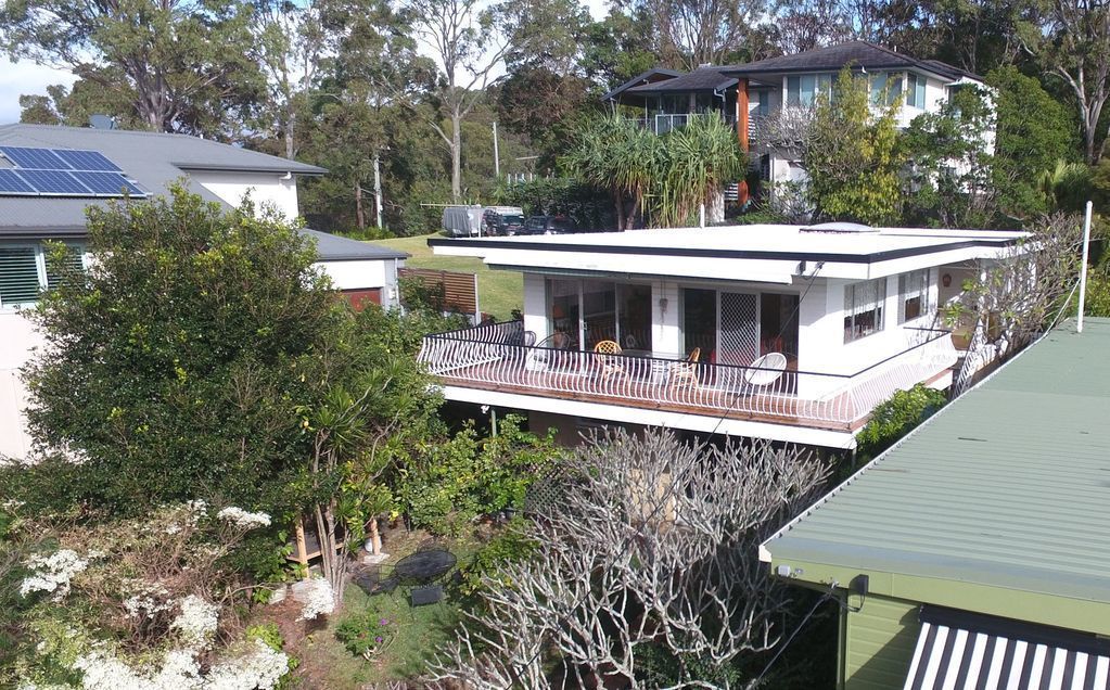 A House With a View and a Seabreeze - a Home in the Trees Where the Birds Sing!