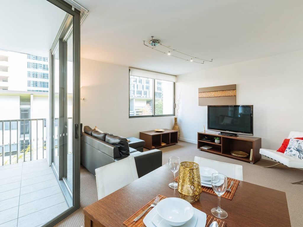 Best Location 1 Bed Apt Next to the Bcec & IGA