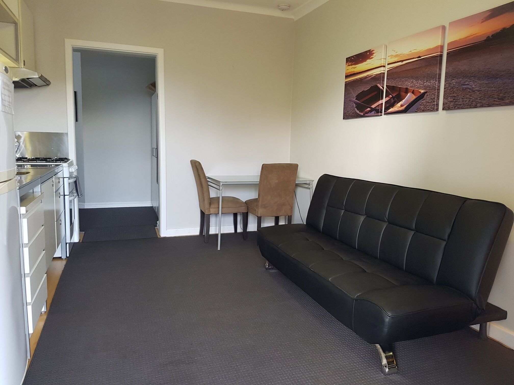 Central, Quiet, Comfortable First Floor 1 Bedroom Apartment