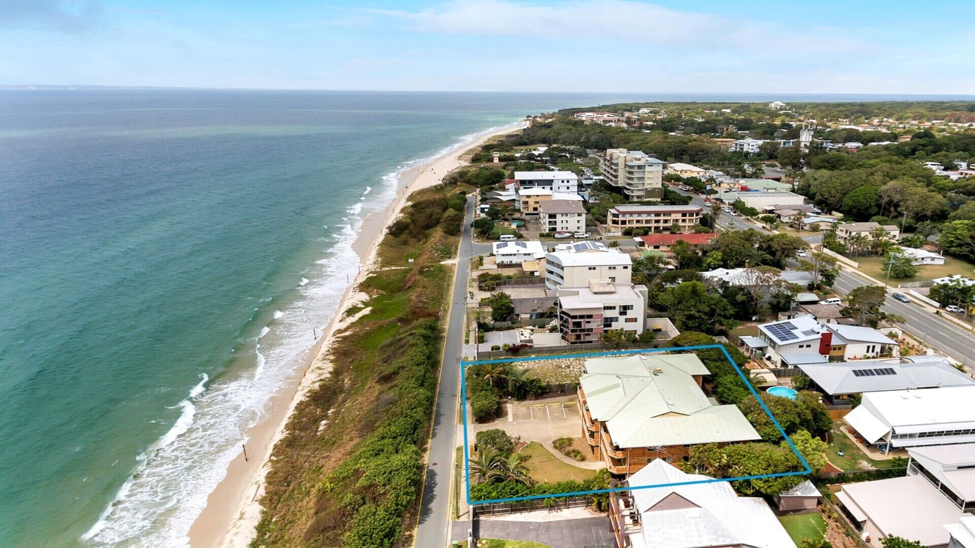 TOP FLOOR BEACHFRONT APARTMENT