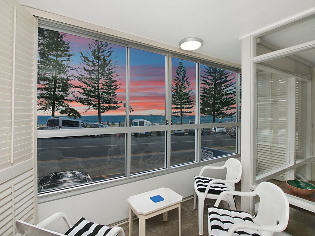 Rainbow Pacific Unit 2- Beachfront unit right on Rainbow Bay Beach in Coolangatta