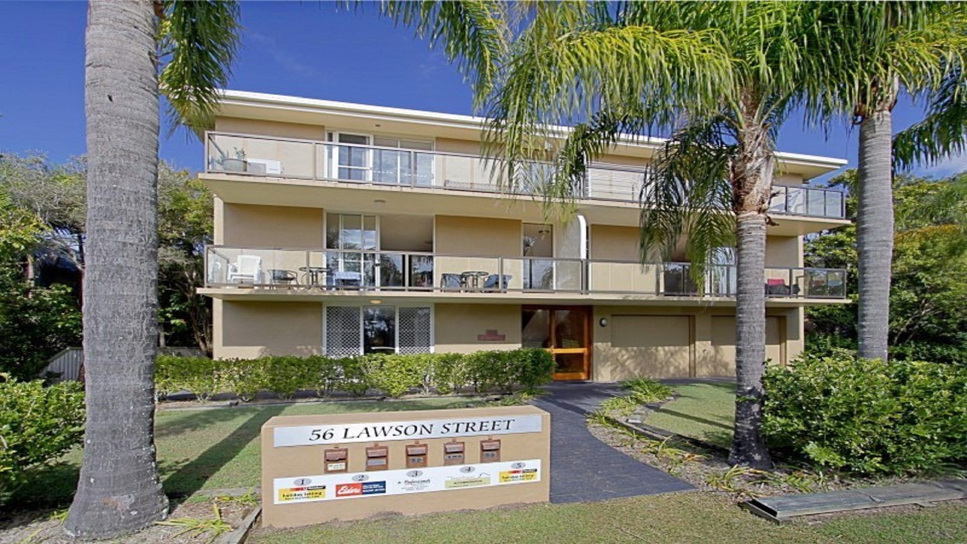 1/56 Lawson Street@clarkes Beach