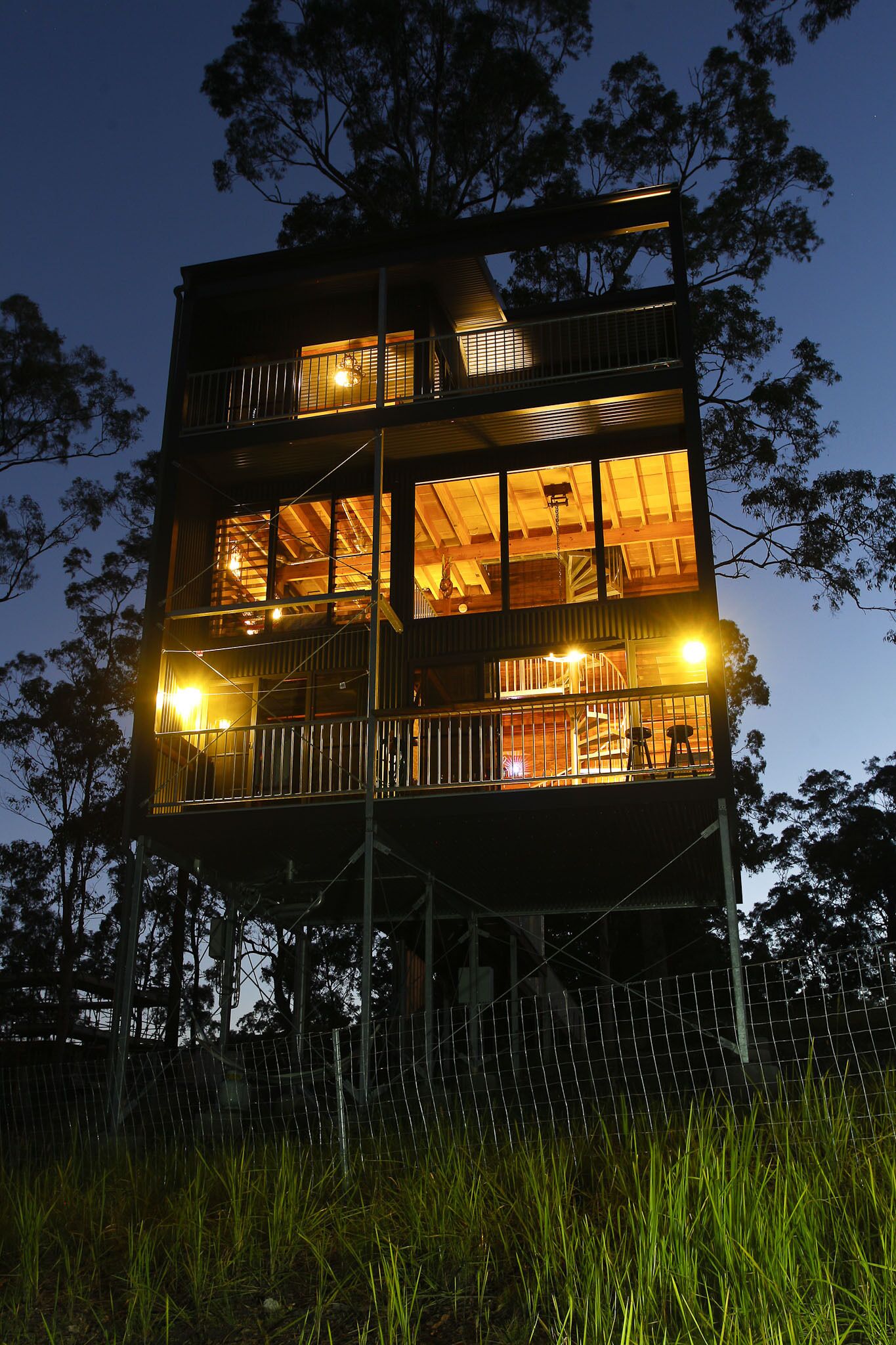 Tree House #1. Private, Stone Bath With Amazing Views to the Gold Coast.3levels