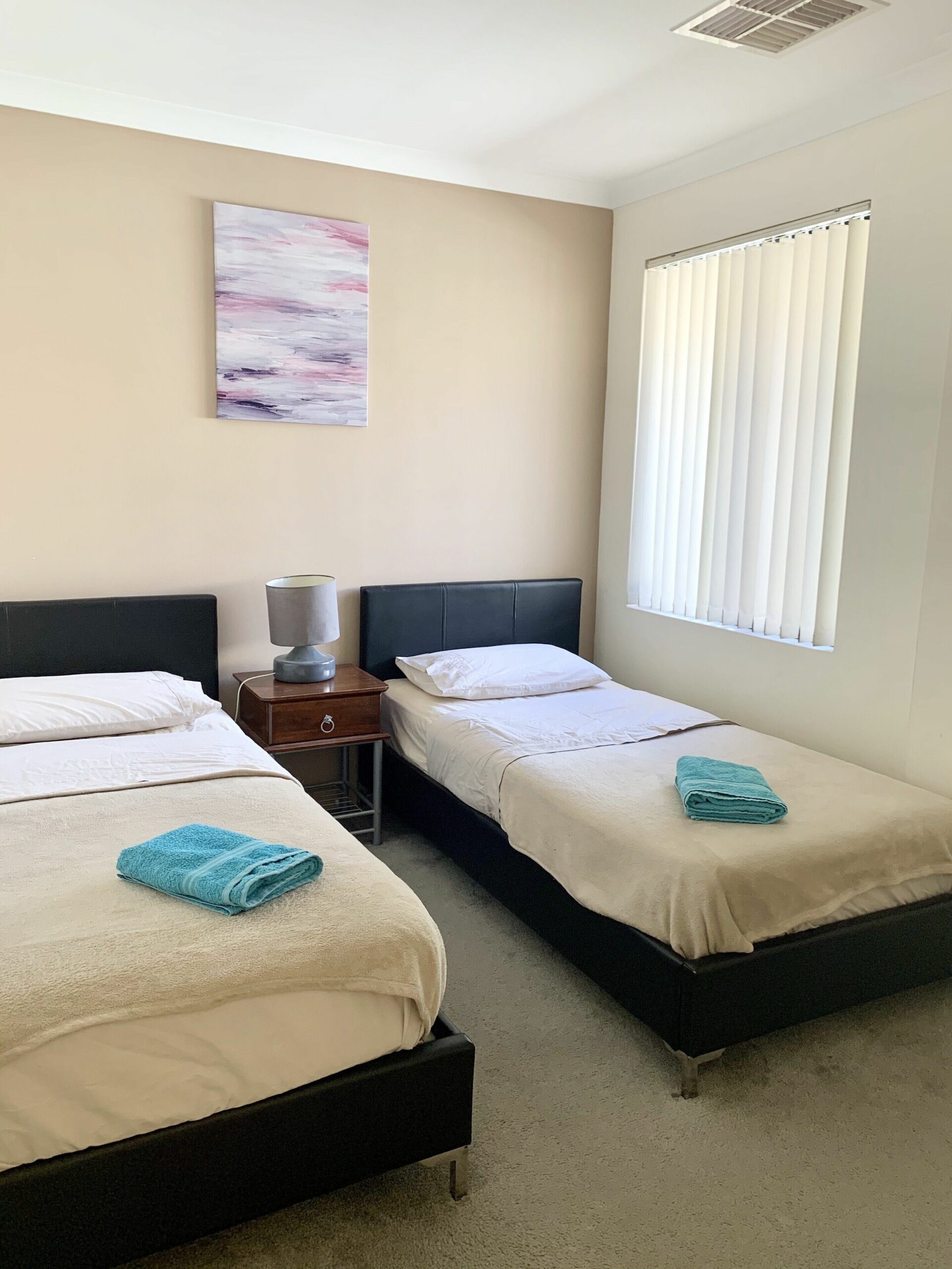 Cannington Home Accommodation House 2 (4 bedrooms & 2 bathrooms)