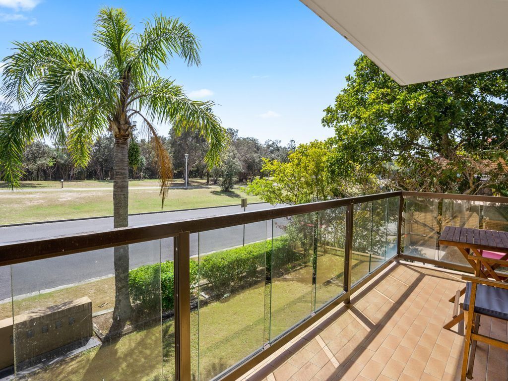 2/56 Lawson Street@clarkes Beach