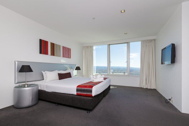 Huge Modern Three Bedroom Apartment With City Skyline Views at Q1 Resort & Spa