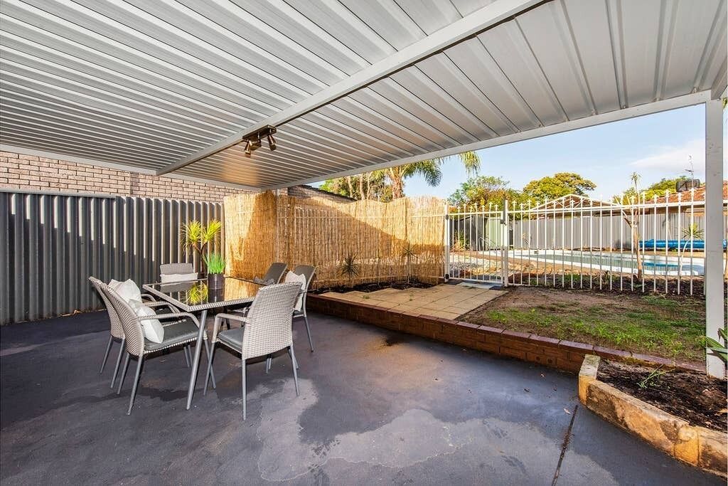 Welcome to our Thornlie Home With a Huge Backyard and Swimming Pool to Enjoy in the Summer