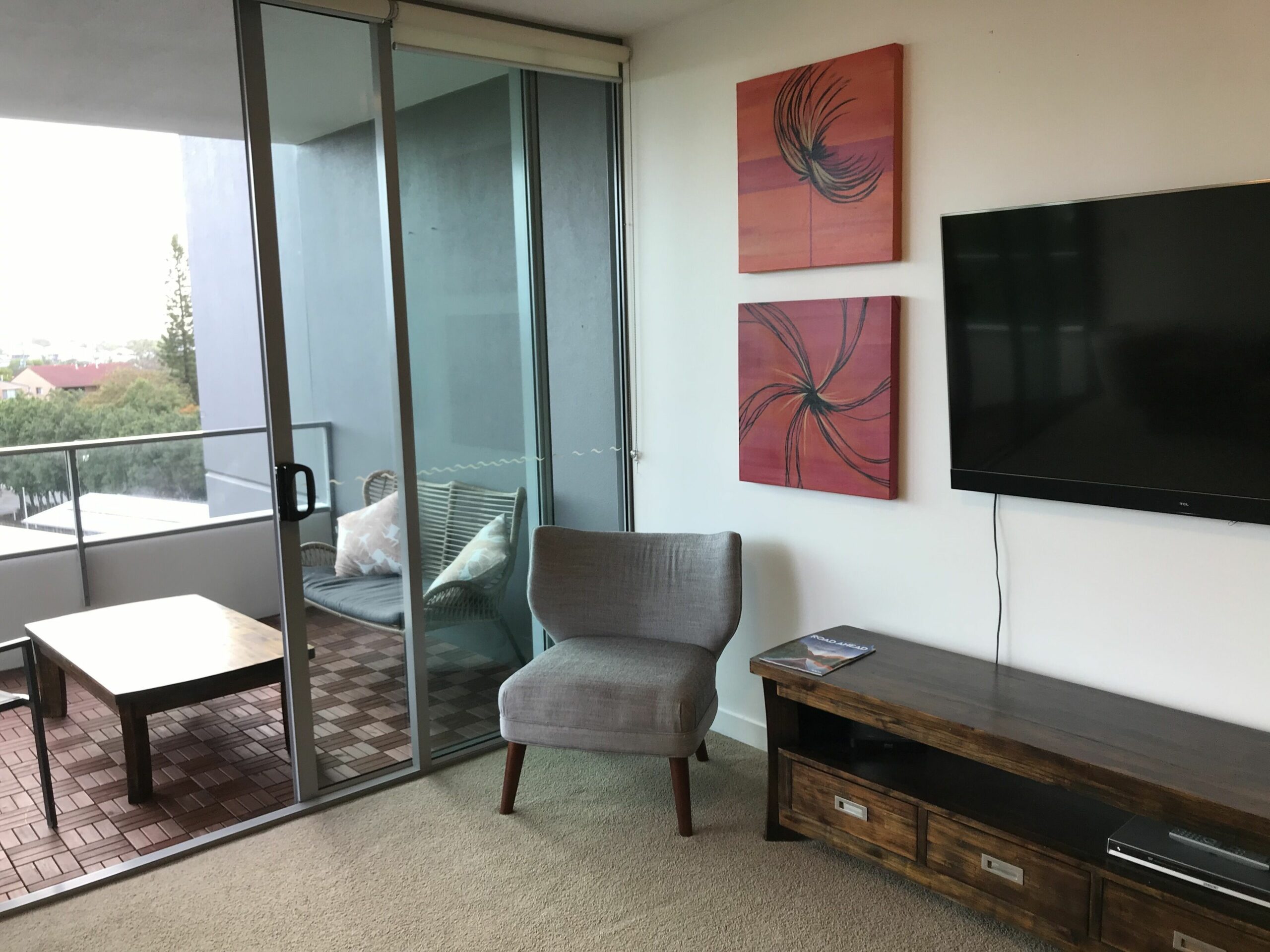 Modern 5th Floor Apartment in Broadbeach Waters