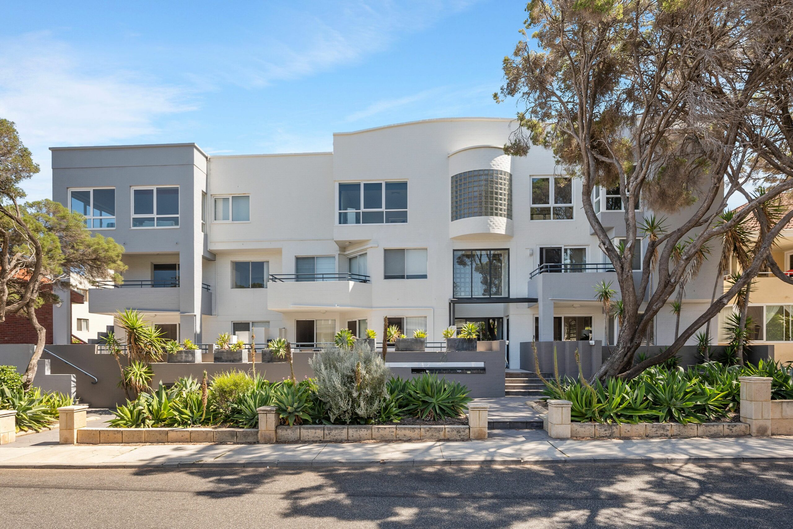 Katy's Aptmt With Ocean Views and 2 min Walk to Cottesloe Beach