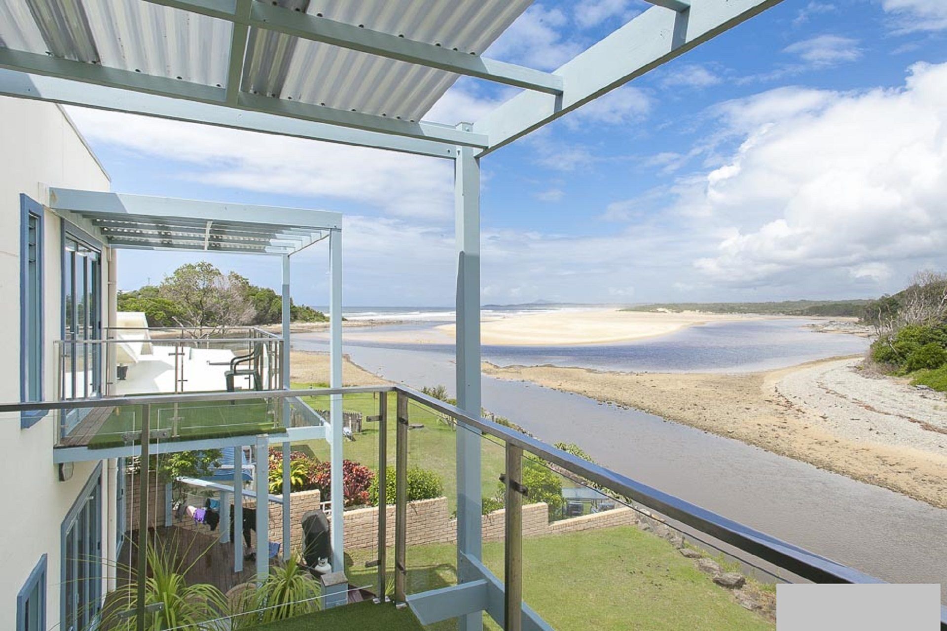 Nosie 2 - Spacious Townhouse Situated on the Estuary