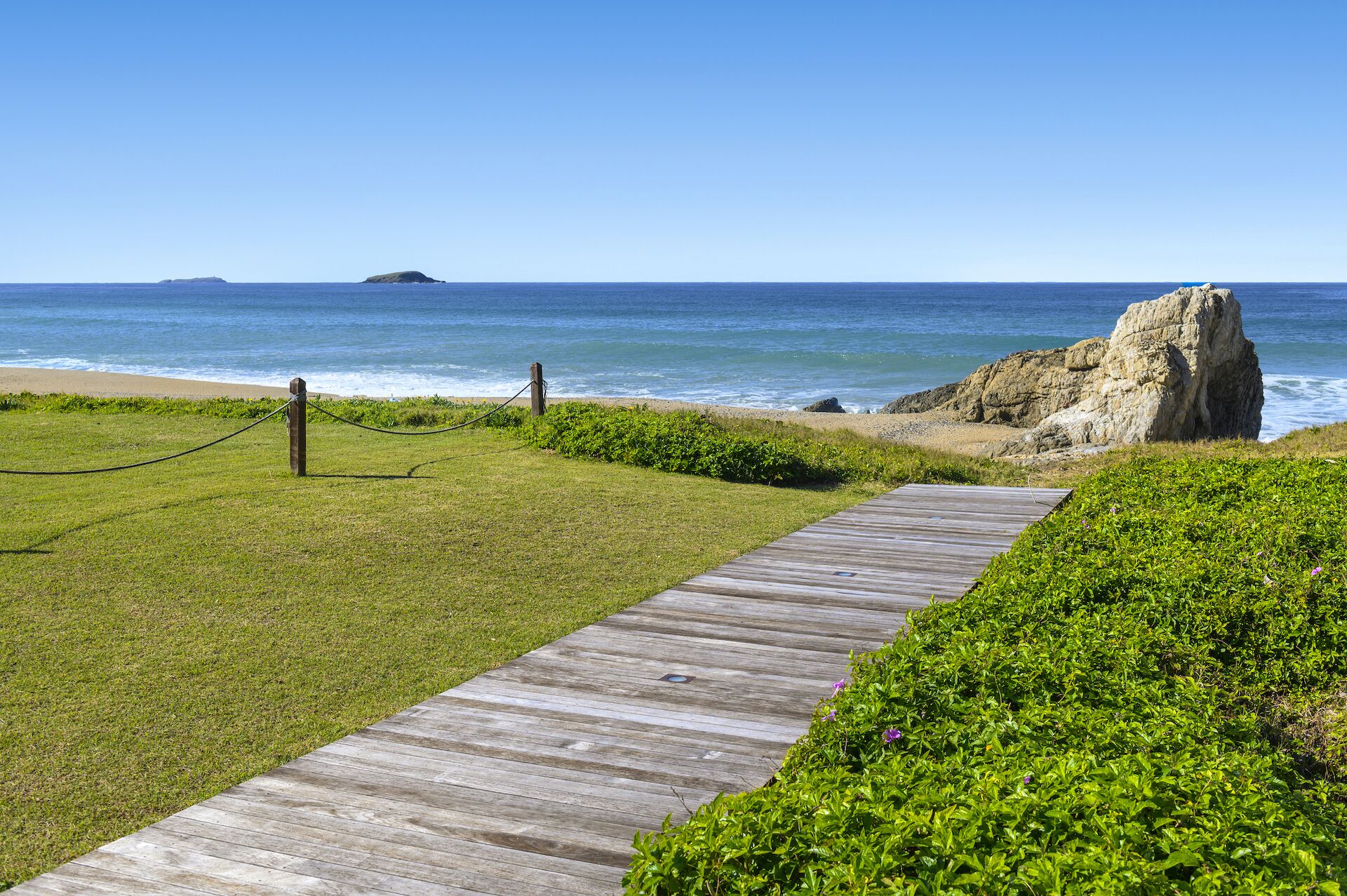 Sapphire Seas Beach House - Incredible Absolute Beachfront Position