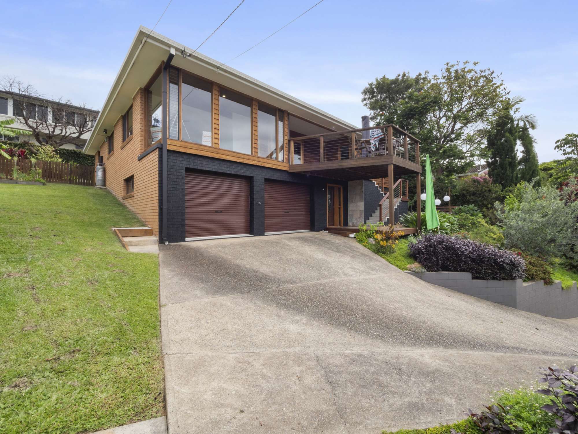 Boutique Beachside Home With Lovely Views