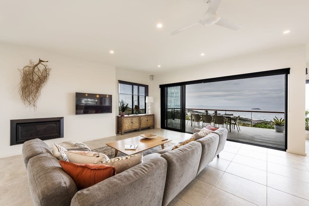 Stunning Ocean Views, Plunge Pool, gas log Fireplace, Wifi