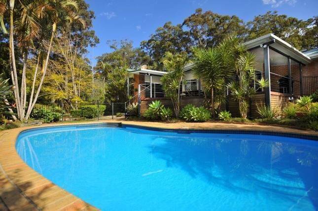 Perfect FOR Large Families Close TO Beach AND Shops, Acreage & Games Rooms