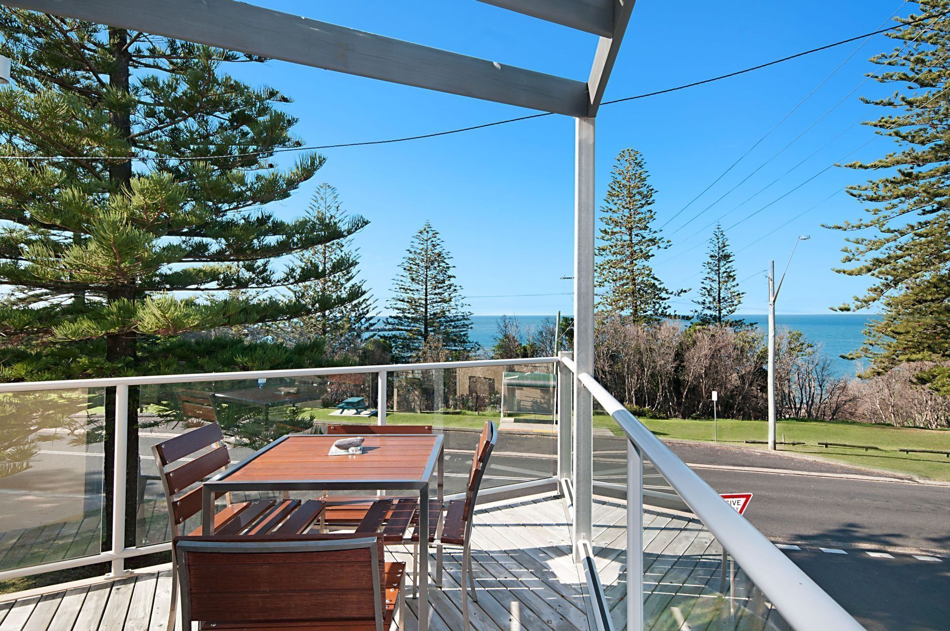 SEASPRAY 1 -  VIEWS OVER MAIN BEACH