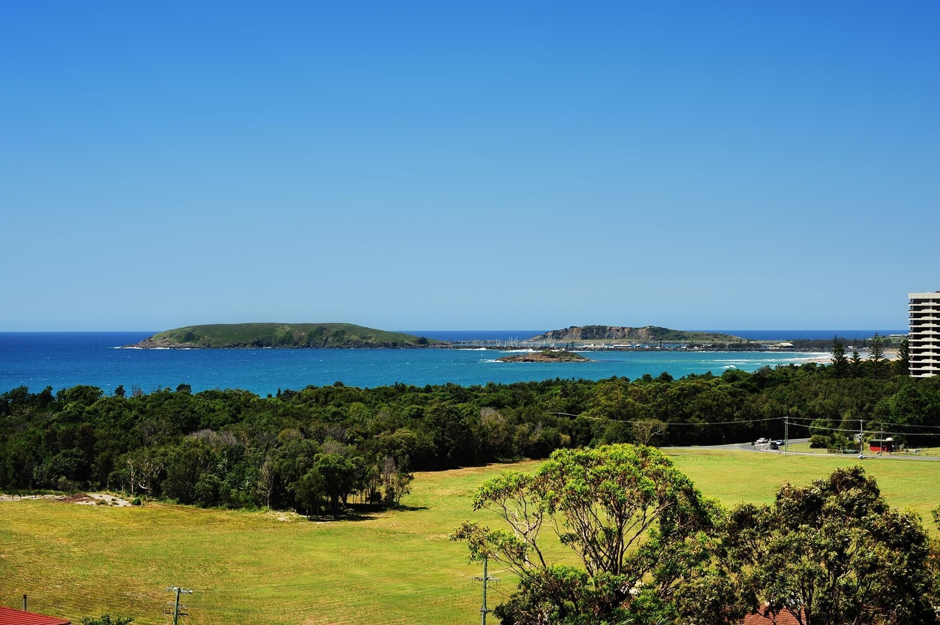 Breathtaking Views, Pet Friendly, & Stunningly Decor At Coffs Harbour