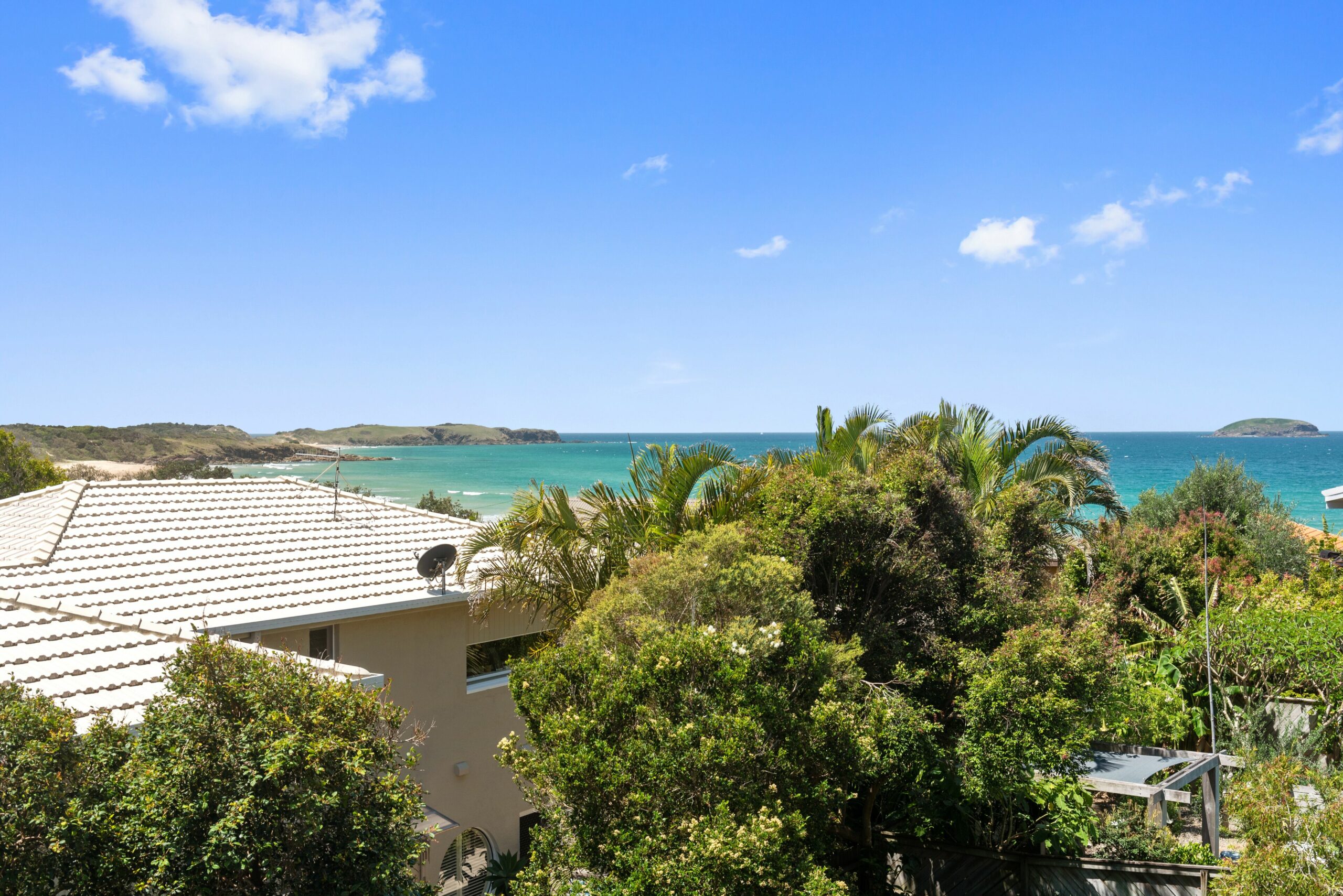 Emerald Seas Beach House - Modern Coastal Property