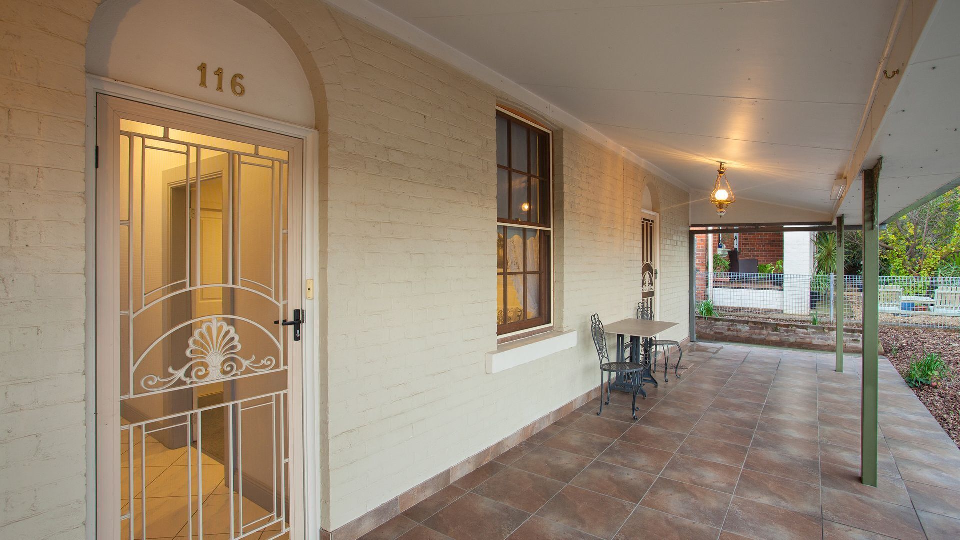 FEDERATION 5 BEDROOM HOME - WALK TO CBD - BREAKFAST INCL.