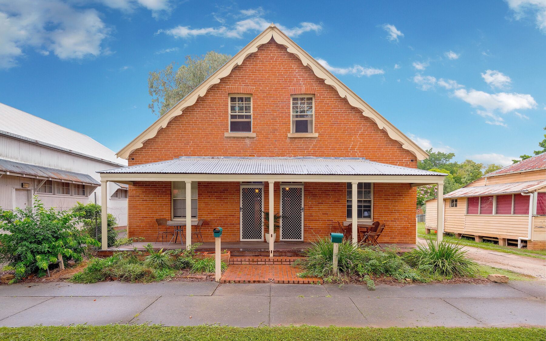 "eliza" Victorian Red Brick Duplex Built 1845