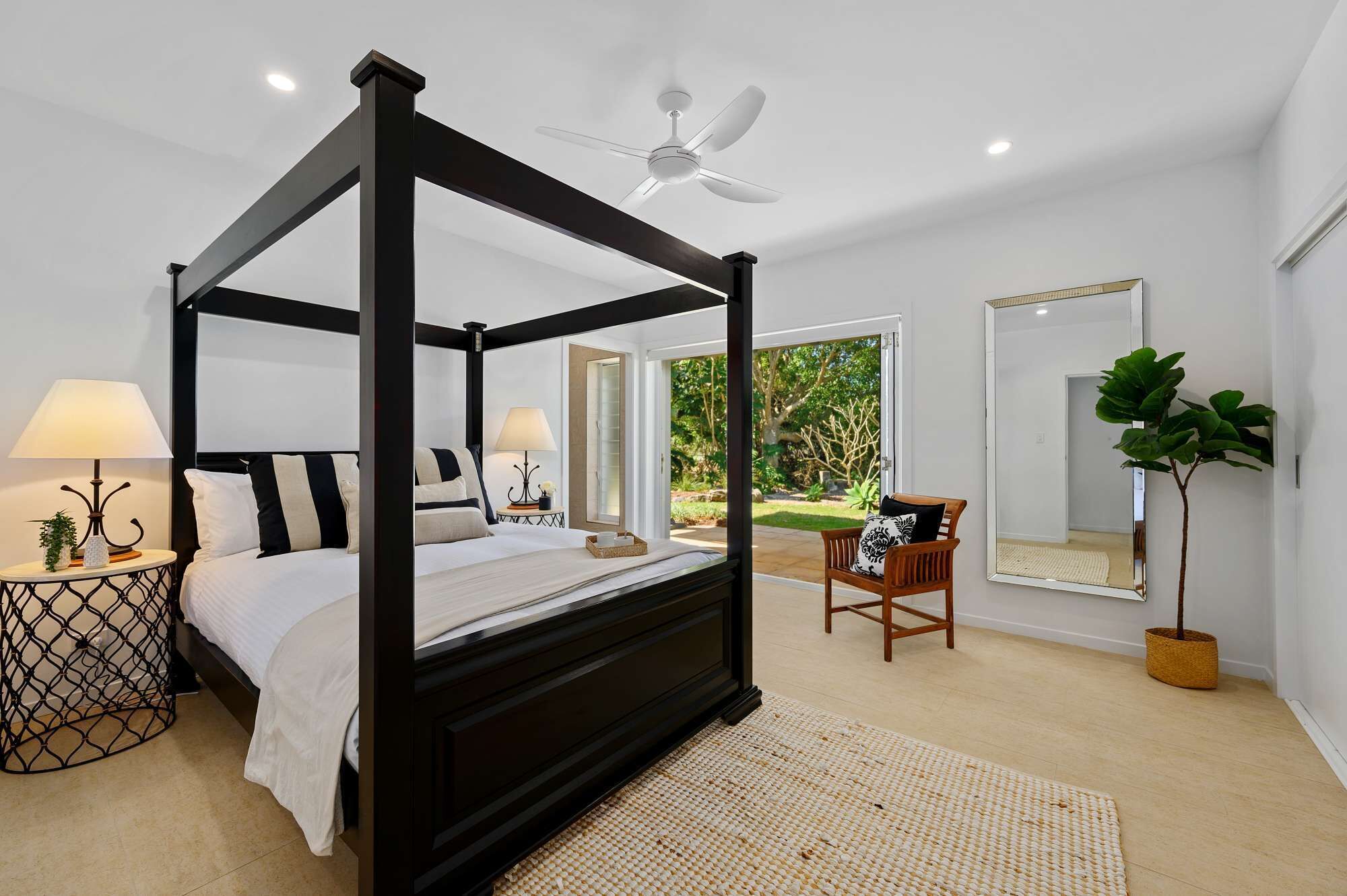 Private Beachfront Hampton-inspired 4BR 4bth Luxurious Home for the Discerning Traveller