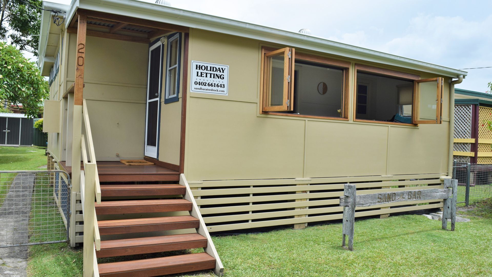 Sandbar Holiday House - Central, River Frontage!