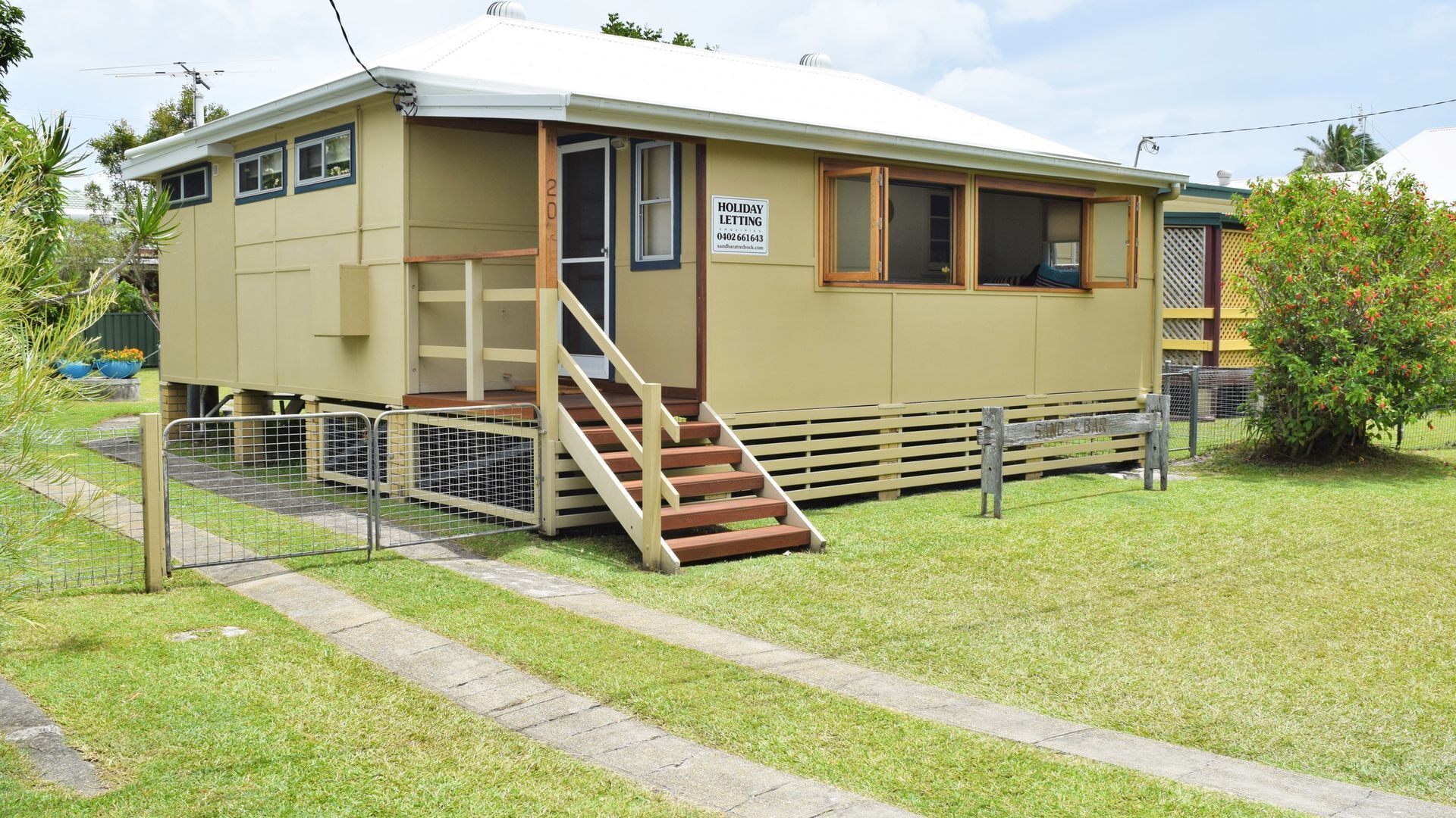 Sandbar Holiday House - Central, River Frontage!