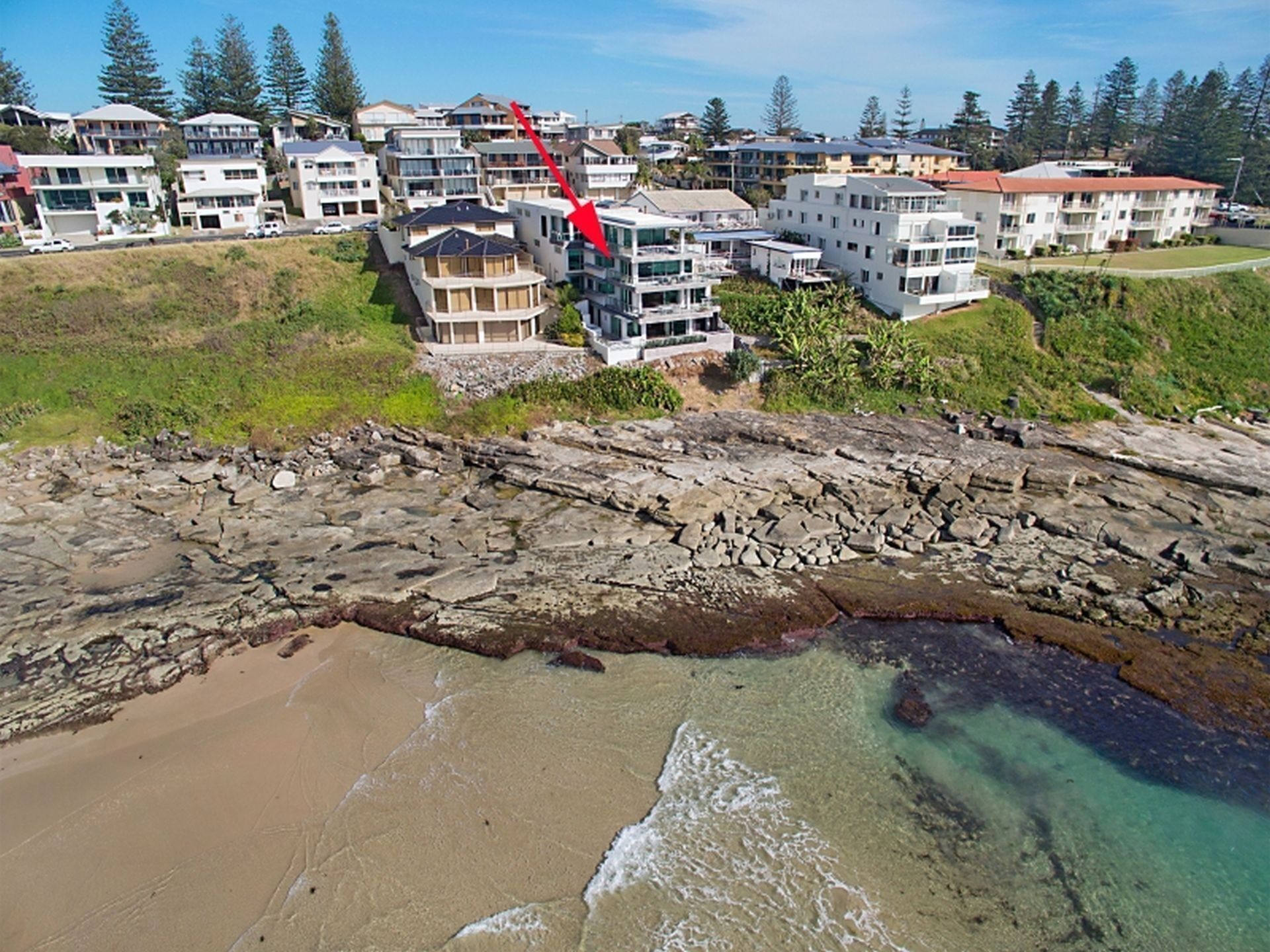 ON THE ROCKS - BEACHFRONT TO CONVENT BEACH