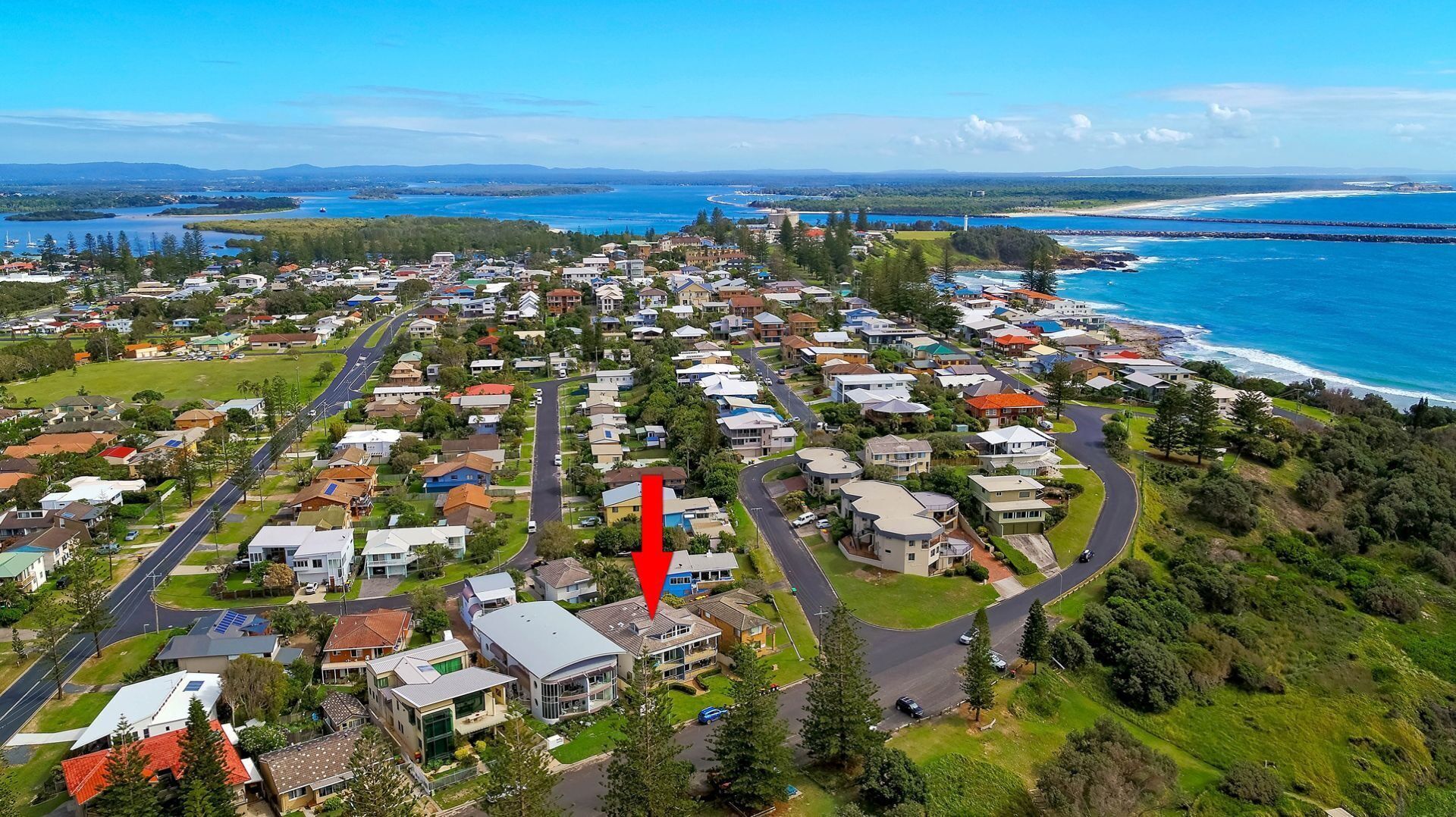 BLUE PACIFIC 3 - VIEWS ACROSS PIPPI BEACH