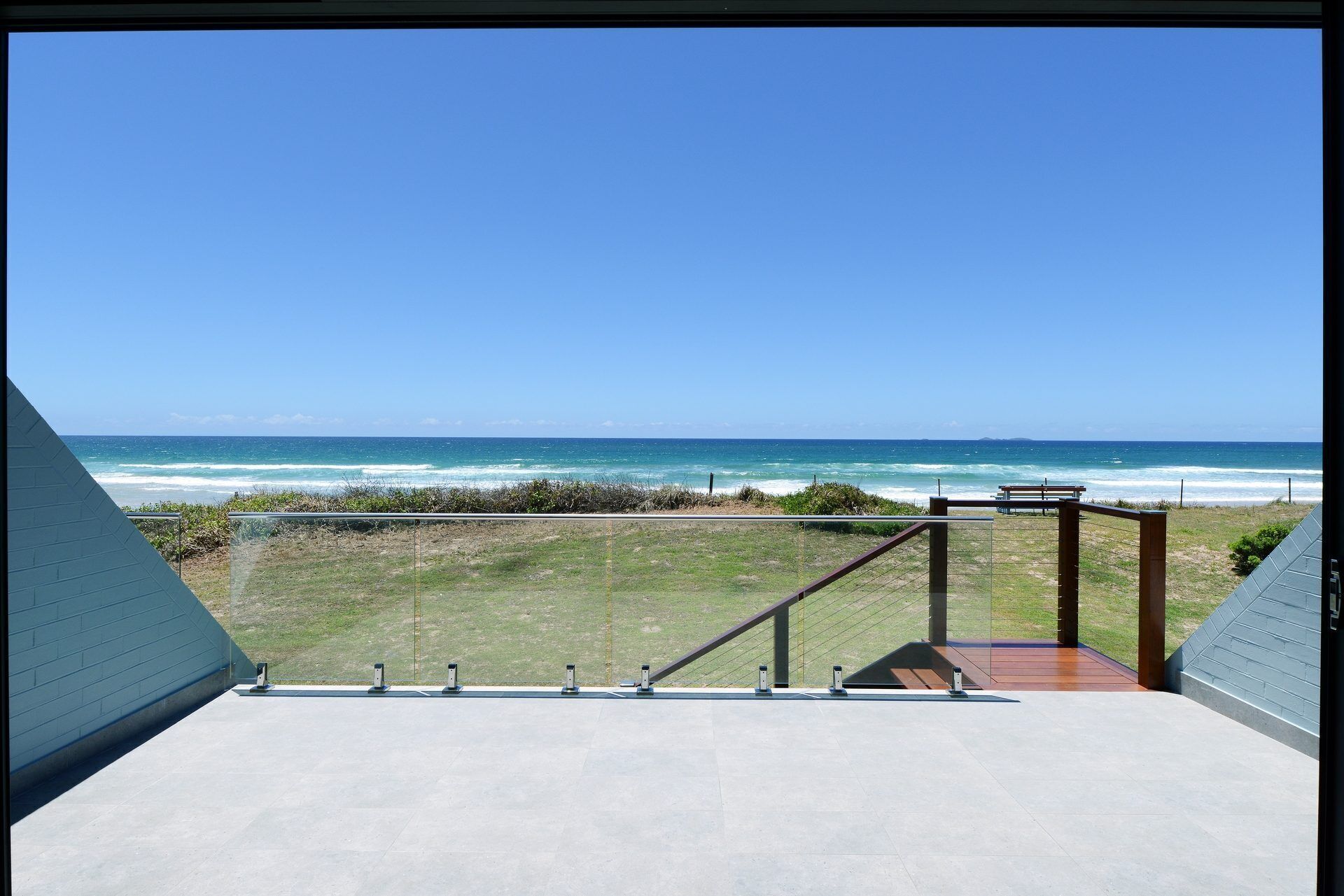 Pacific Dawn Luxury Beachfront Apartment 2