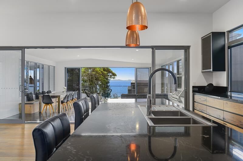 Due North Beach House With Spectacular Views