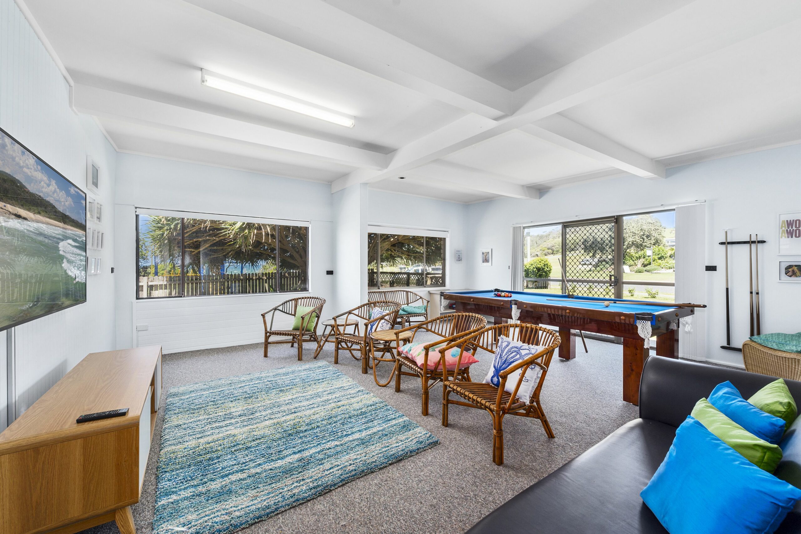 Beautiful Pet Friendly Beach House - Pandanus on Emerald