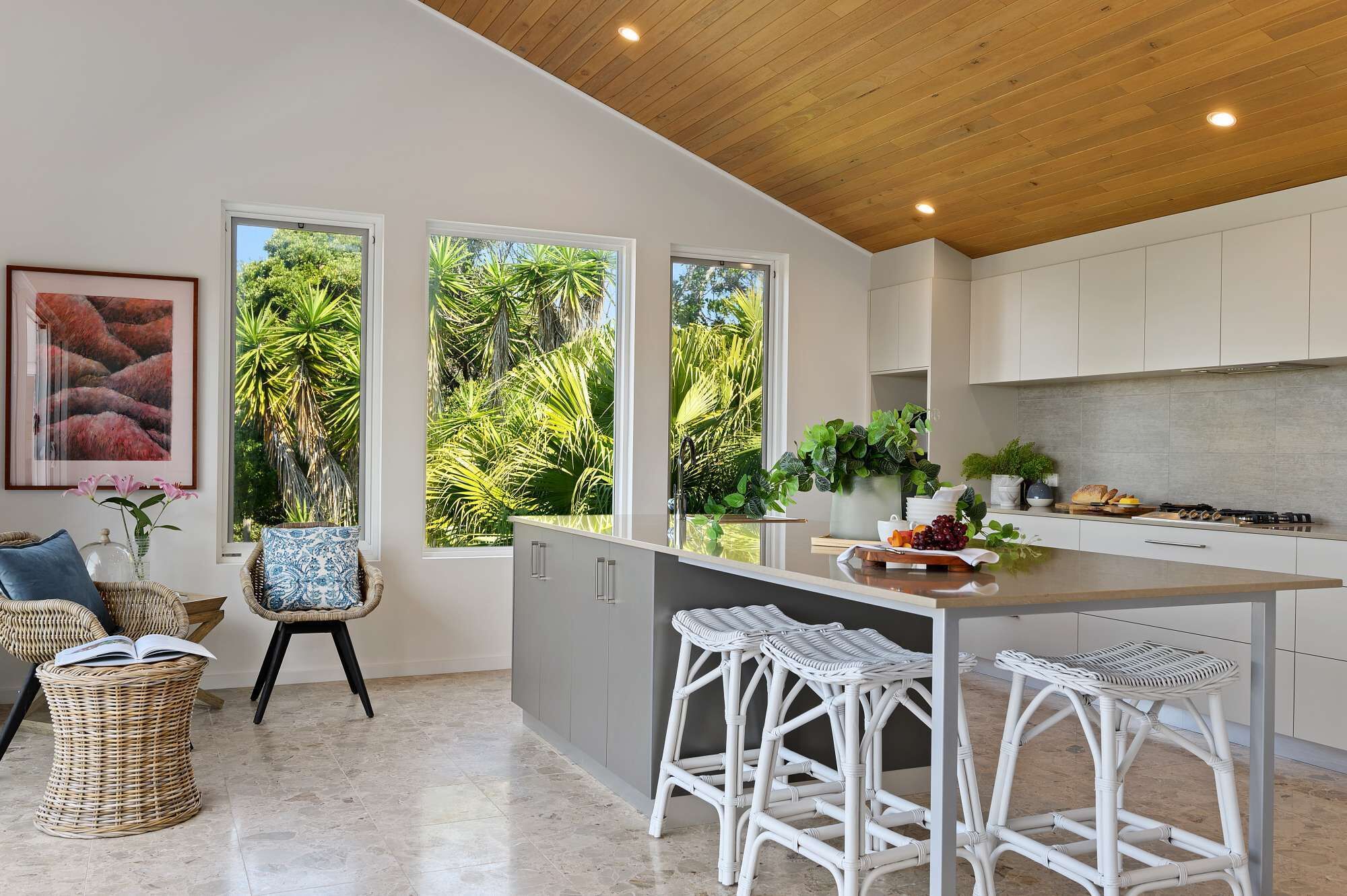 Private Beachfront Hampton-inspired 4BR 4bth Luxurious Home for the Discerning Traveller