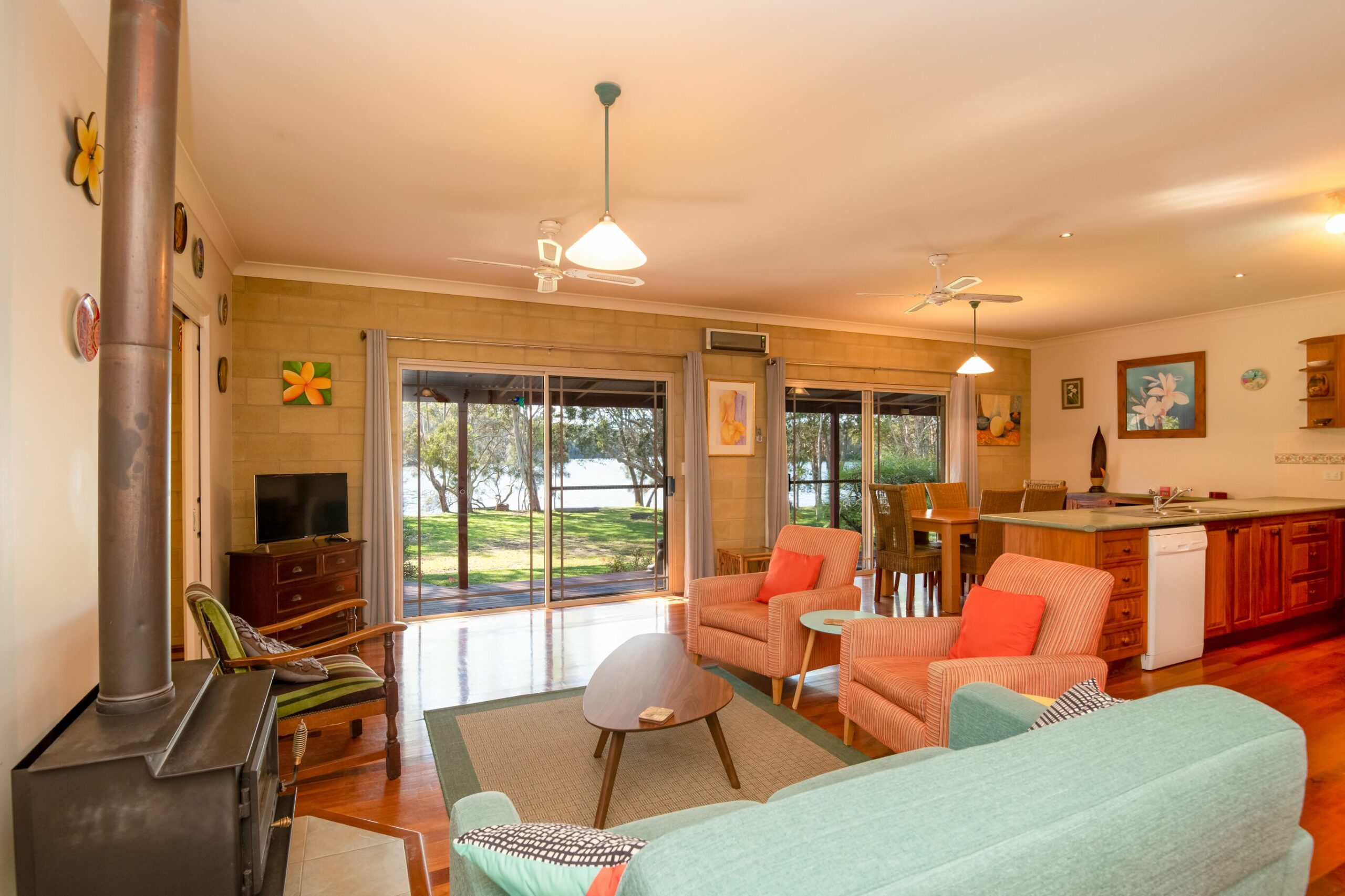 Melaleuca Lakeside by the beach at Woolgoolga - Paradise summer and winter