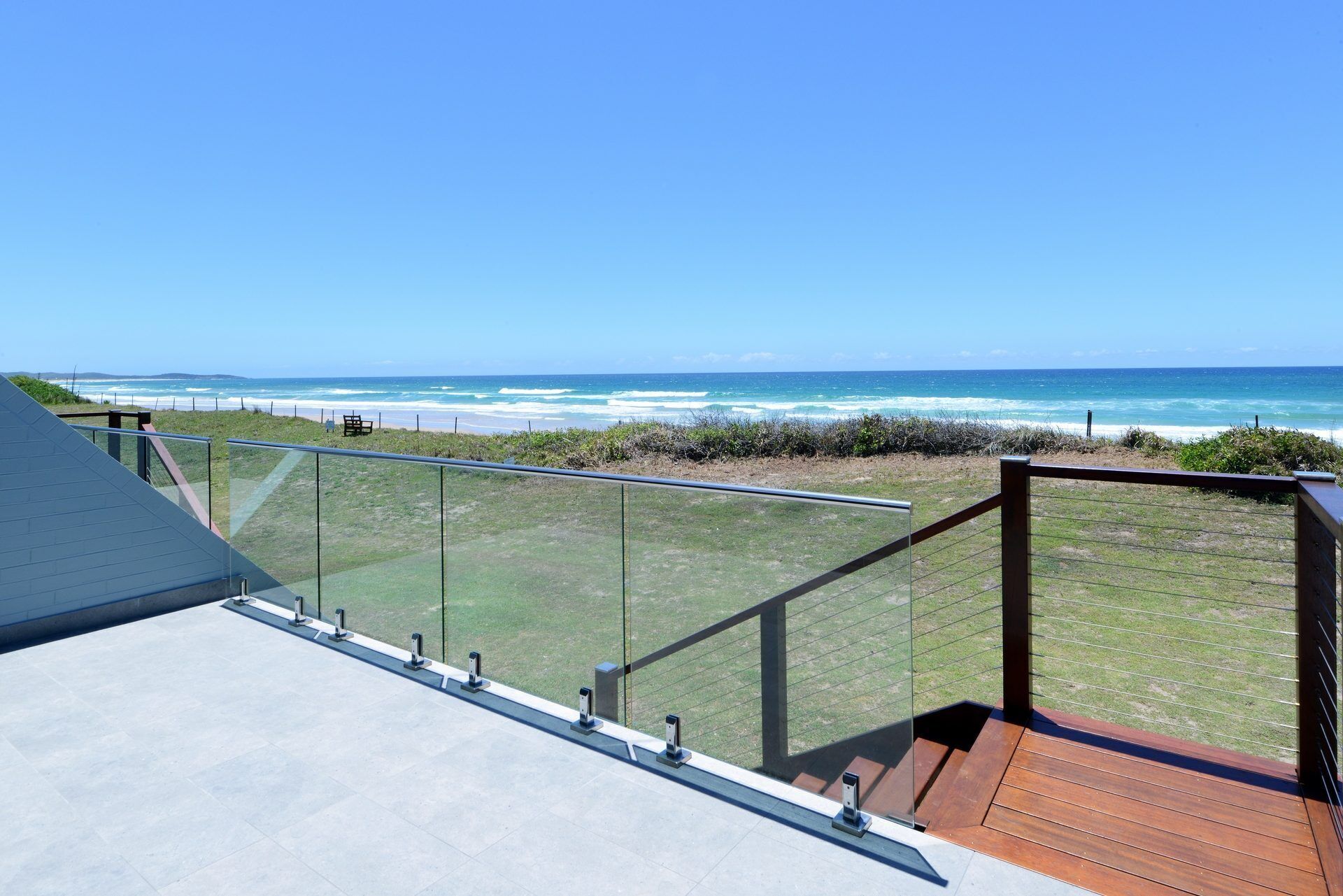 Pacific Dawn Luxury Beachfront Apartment 2