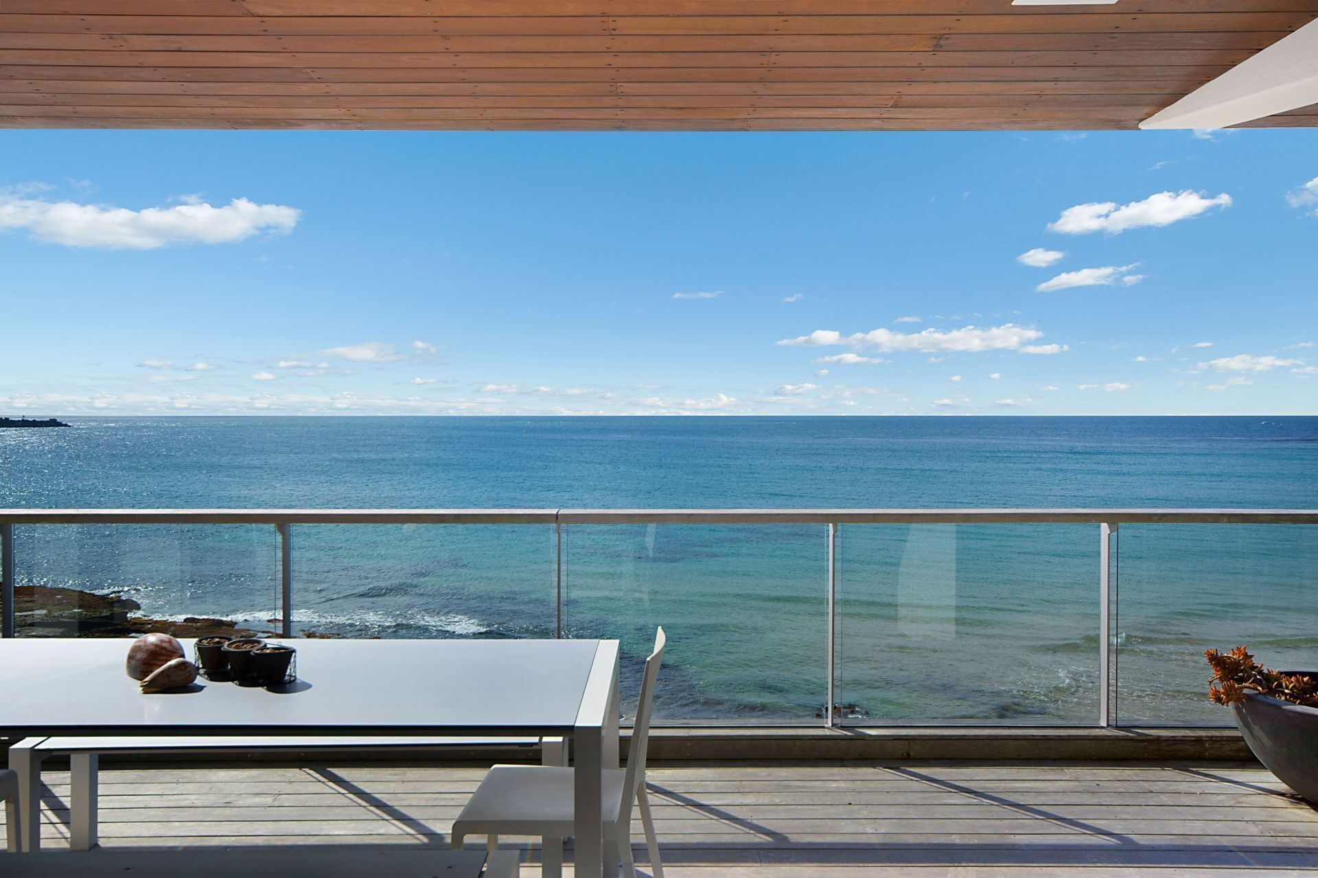 ON THE ROCKS - BEACHFRONT TO CONVENT BEACH