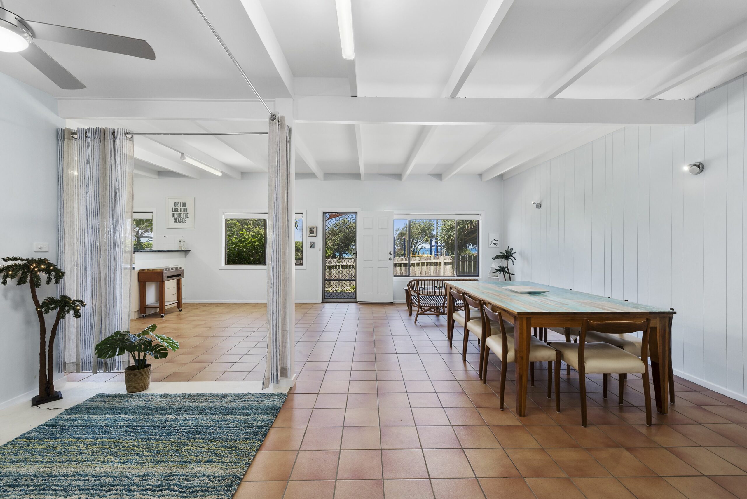 Beautiful Pet Friendly Beach House - Pandanus on Emerald